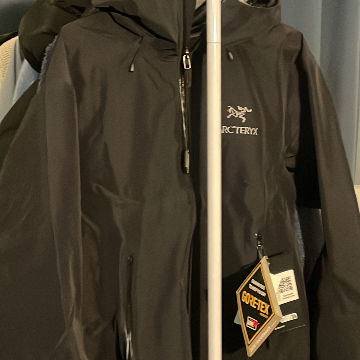 Arc'teryx Beta LT Jacket Black 착용 스타일
