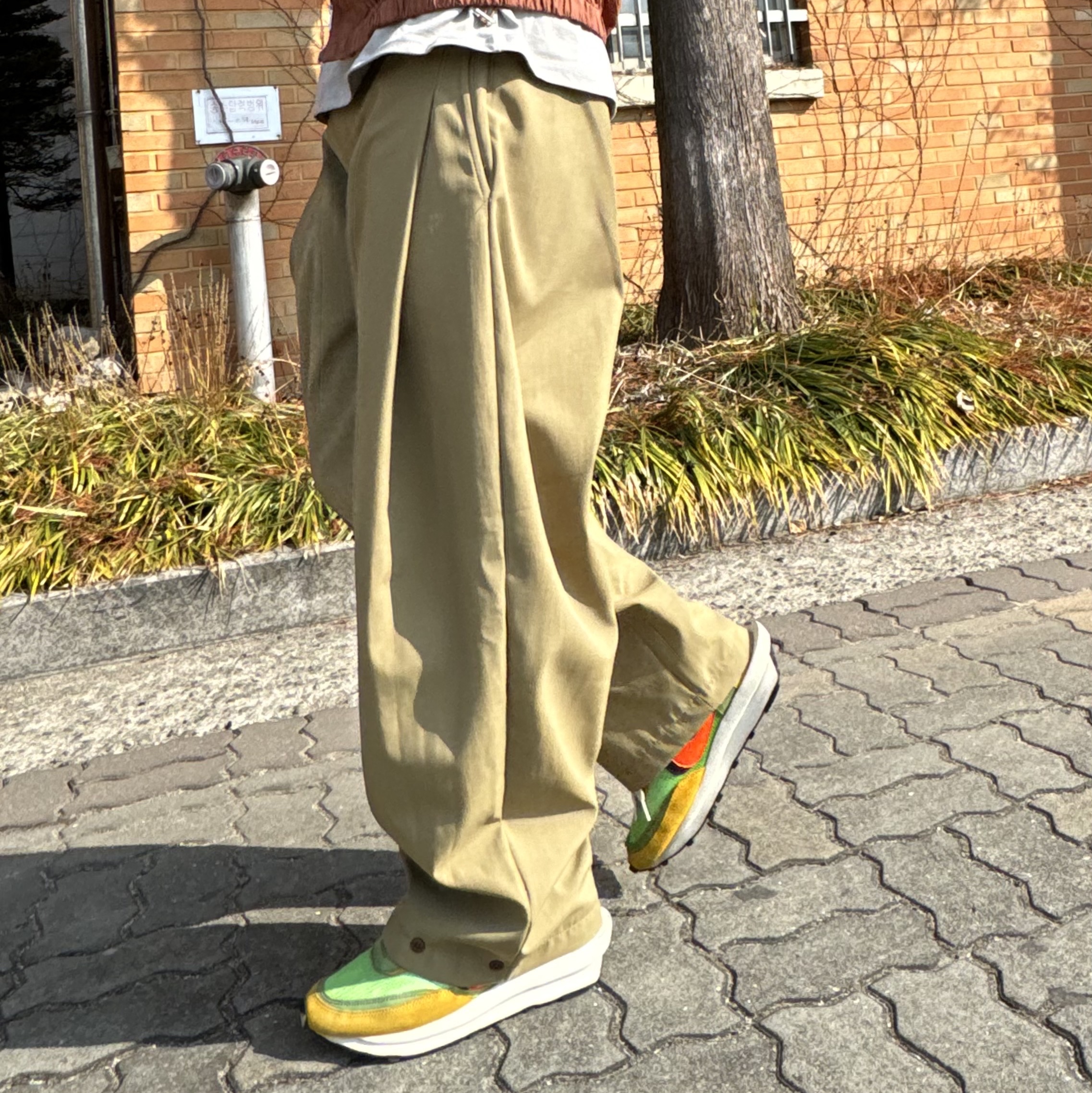 Nike x Sacai LDWaffle Green Multi 착용 스타일 - 3