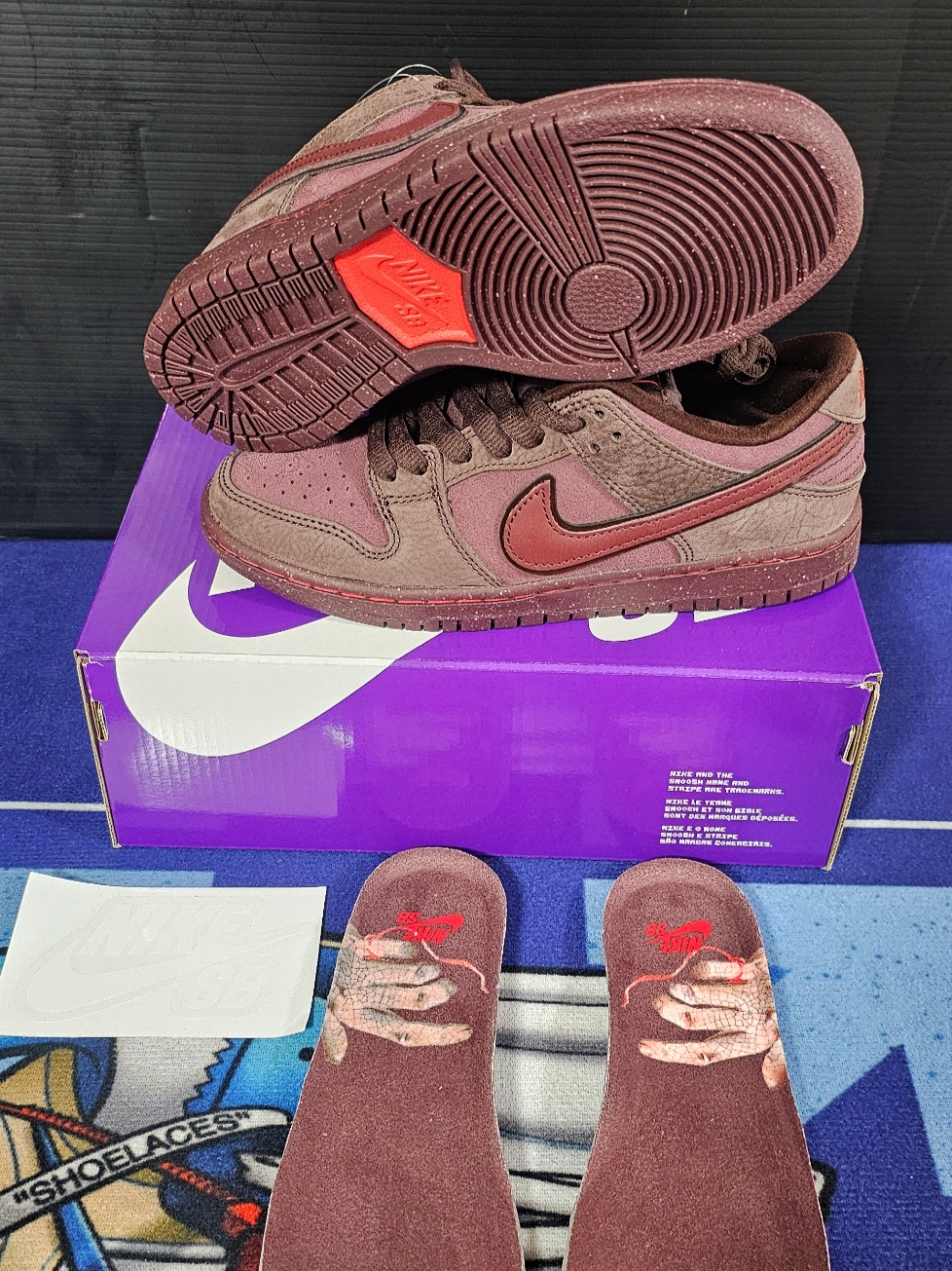 Nike SB Dunk Low PRM Burgundy Crush 착용 스타일 - 5