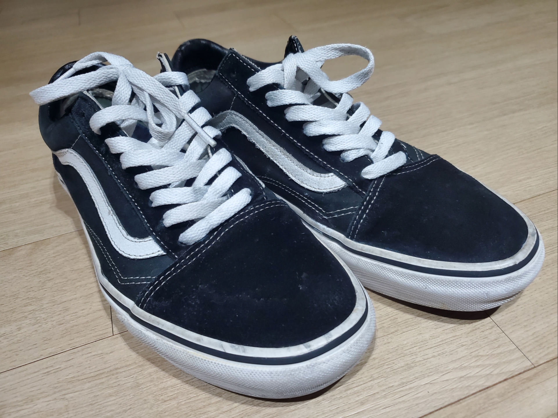 Vans ComfyCush Old Skool Black True white 착용 스타일