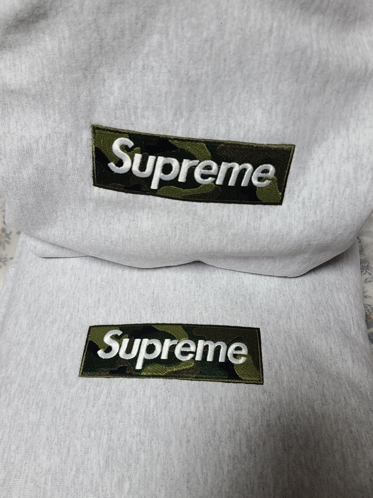 Supreme Box Logo Hooded Sweatshirt Ash Grey - 23FW 착용 스타일 - 5