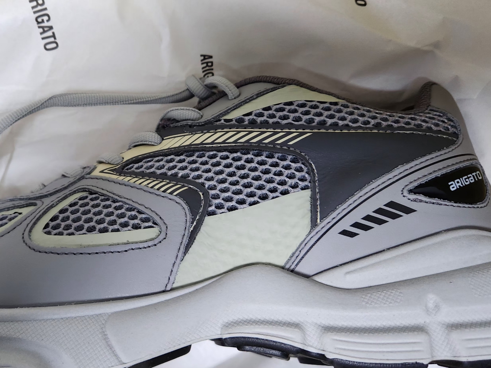 Axel Arigato Marathon Runner Grey Puritan Grey 착용 스타일