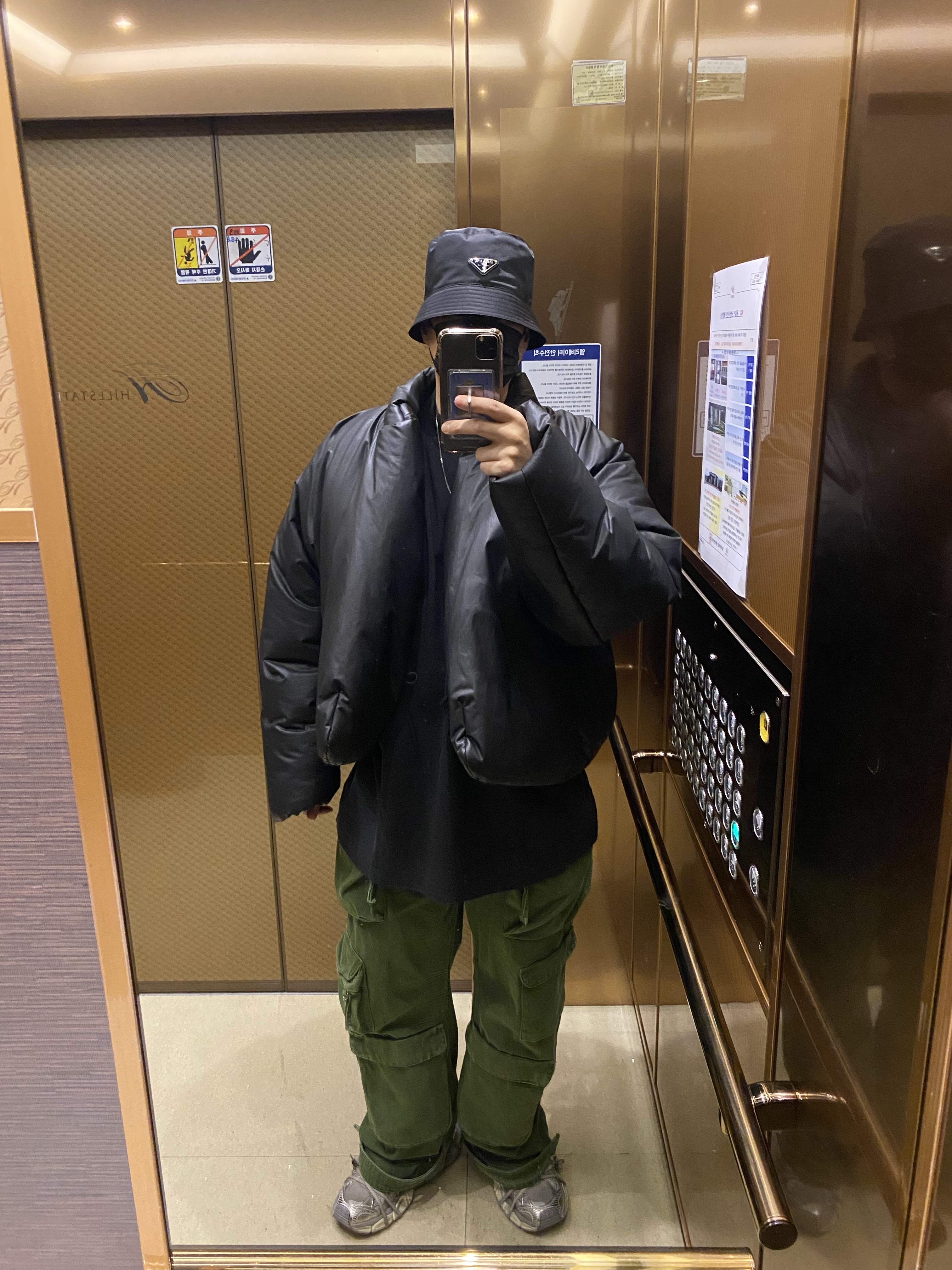 Balenciaga 3XL Sneakers Light Beige, Yeezy Gap Round Jacket Black 착용 스타일