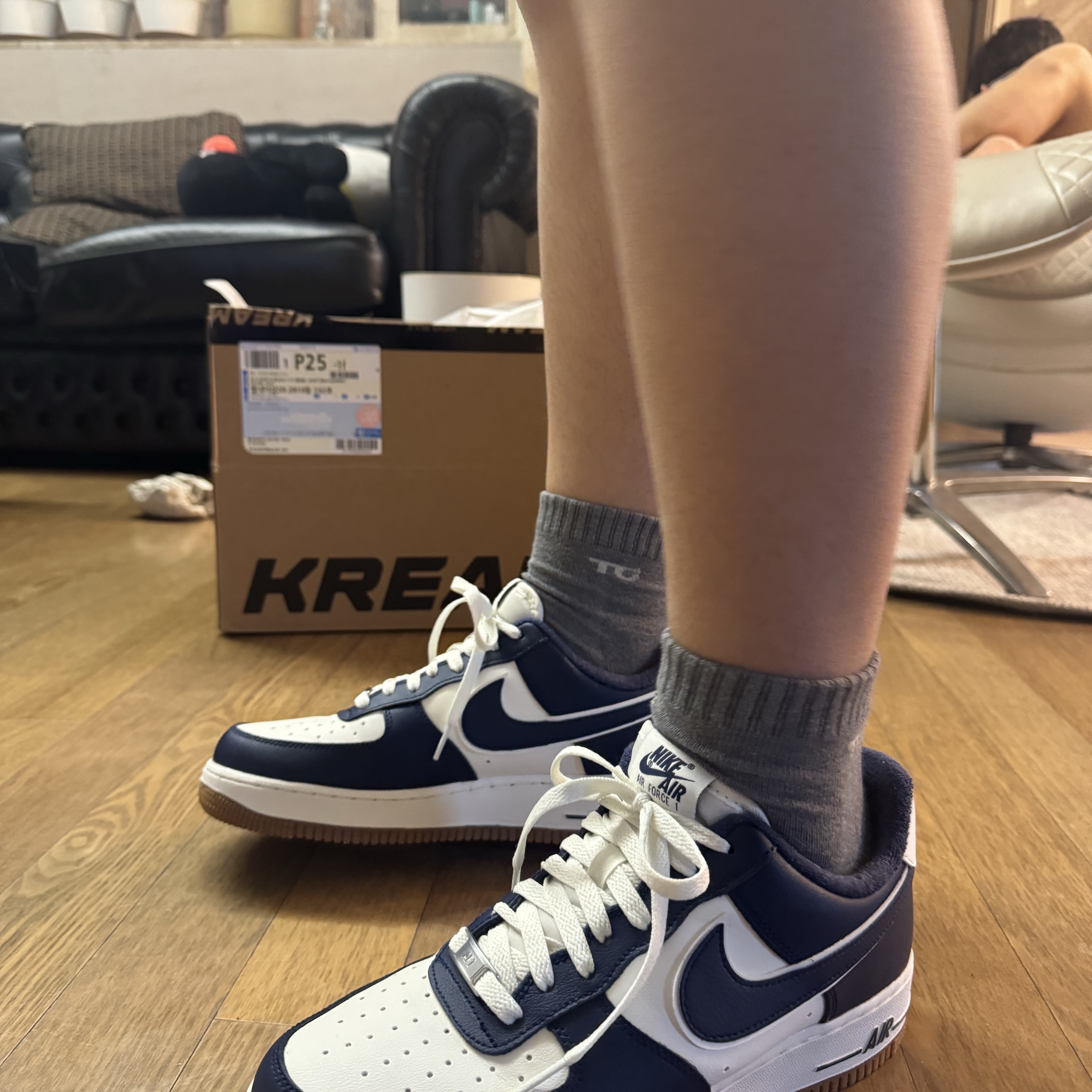 Nike Air Force 1 '07 LV8 Midnight Navy 착용 스타일