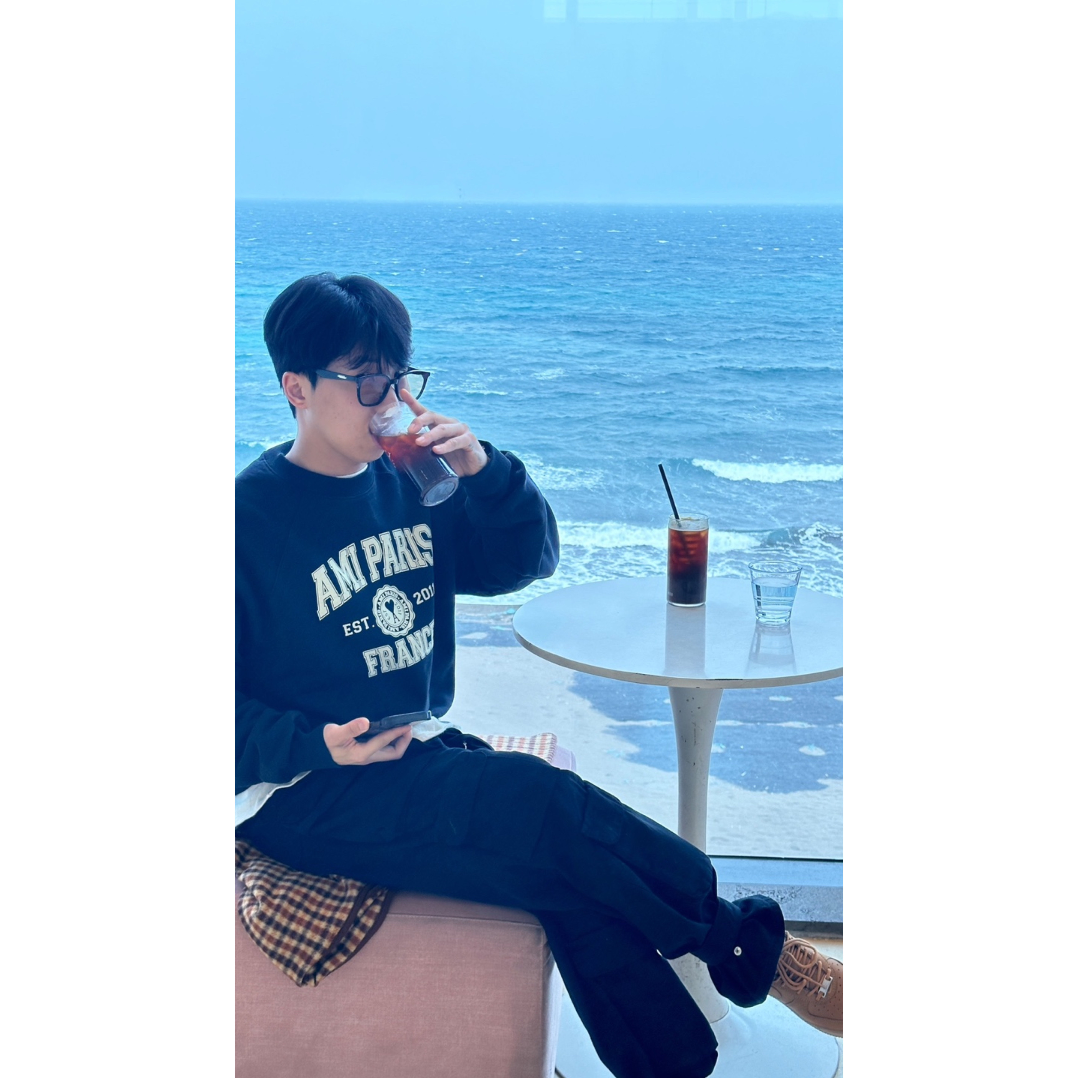 AMI Paris France Sweatshirt Black, Zara Utility Pocket Pants Black ์ฐฉ์ฉ ์คํ์ผ