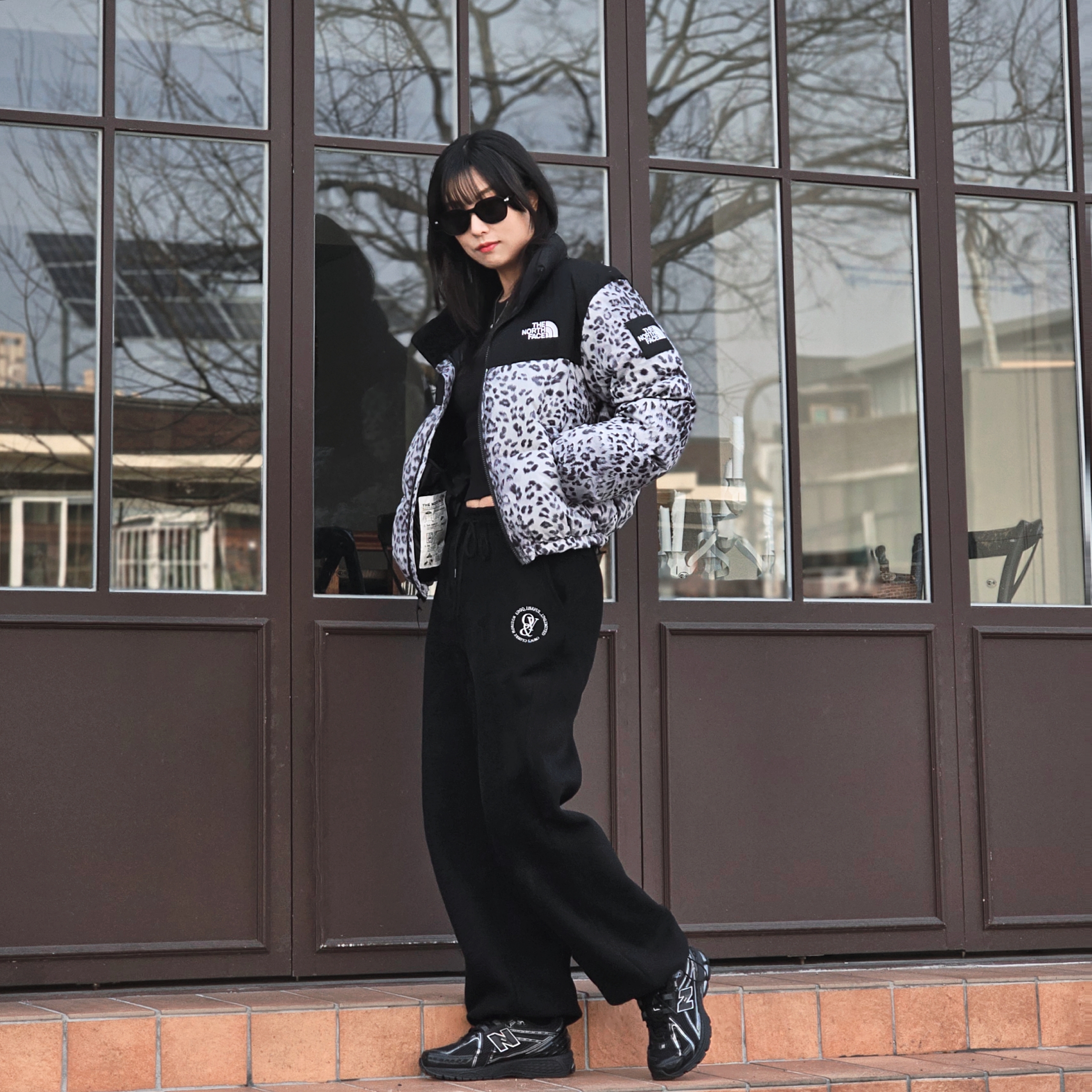 New Balance 1906R Black Silver Metallic, (W) The North Face White Label Novelty Nuptse Down Jacket P Silver 착용 스타일 - 2