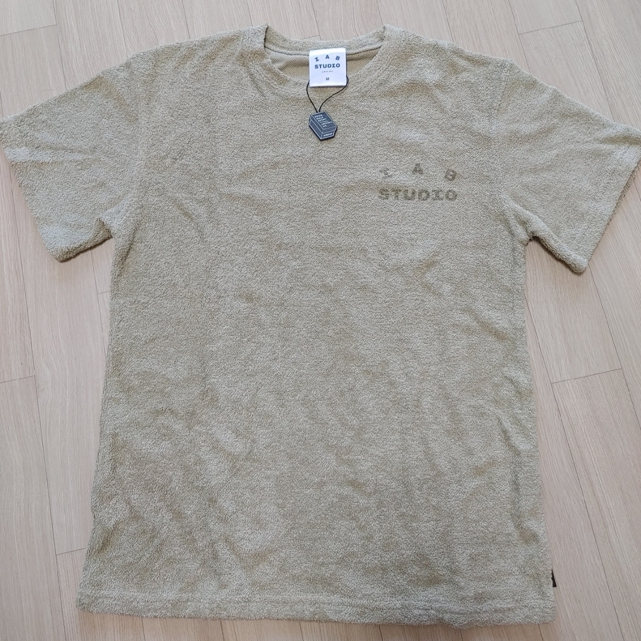 IAB Studio Towel T-Shirt Light Green 착용 스타일 - 1