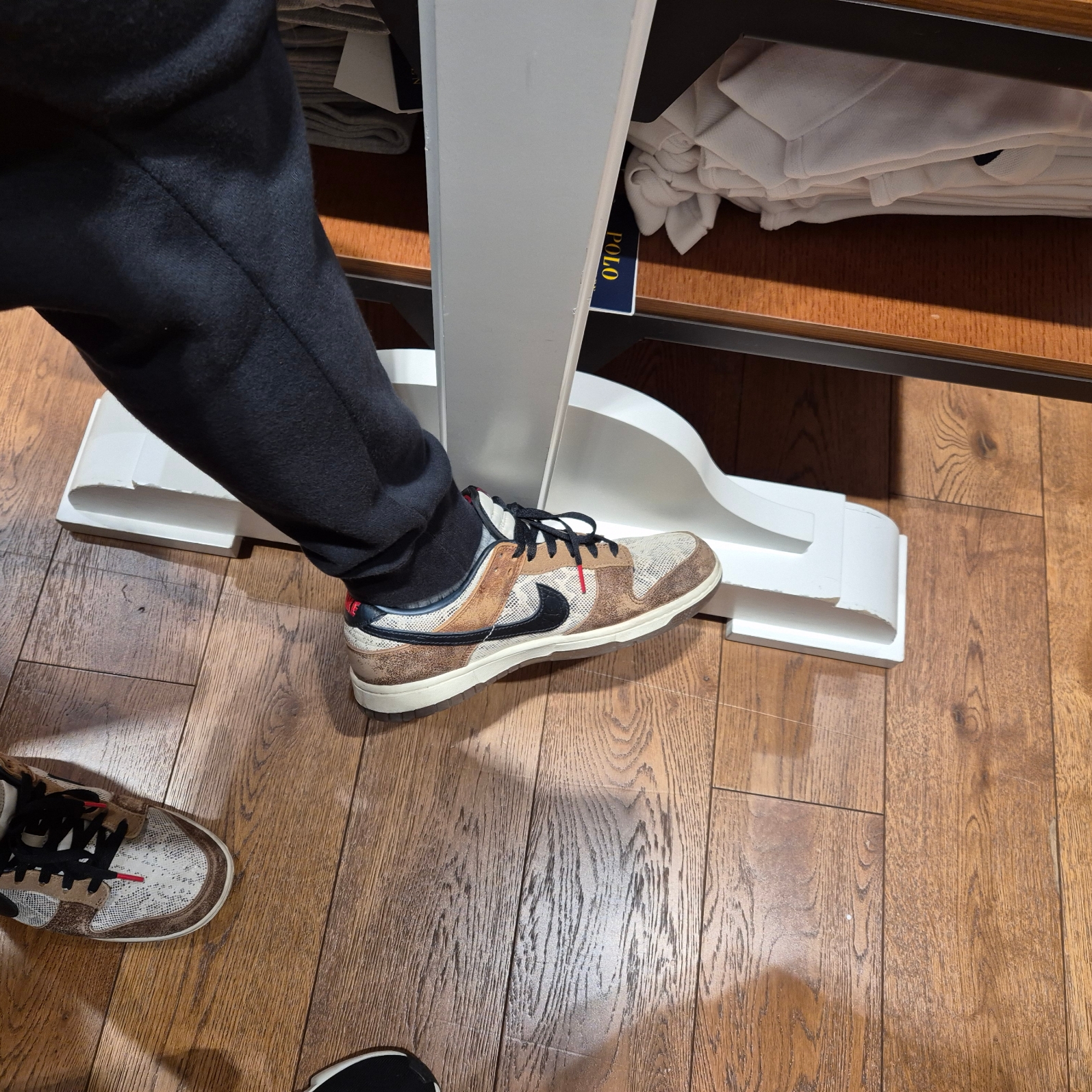 Nike Dunk Low PRM Head to Head 착용 스타일