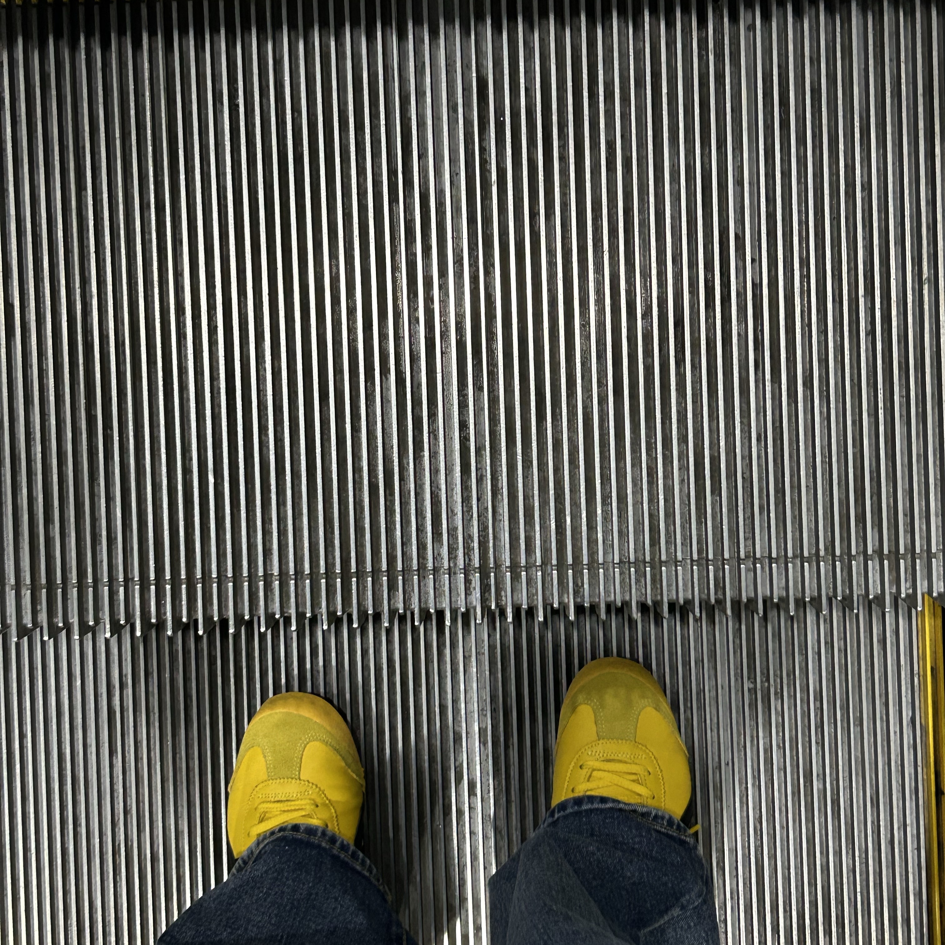 Onitsuka Tiger Mexico 66 Yellow Black 착용 스타일