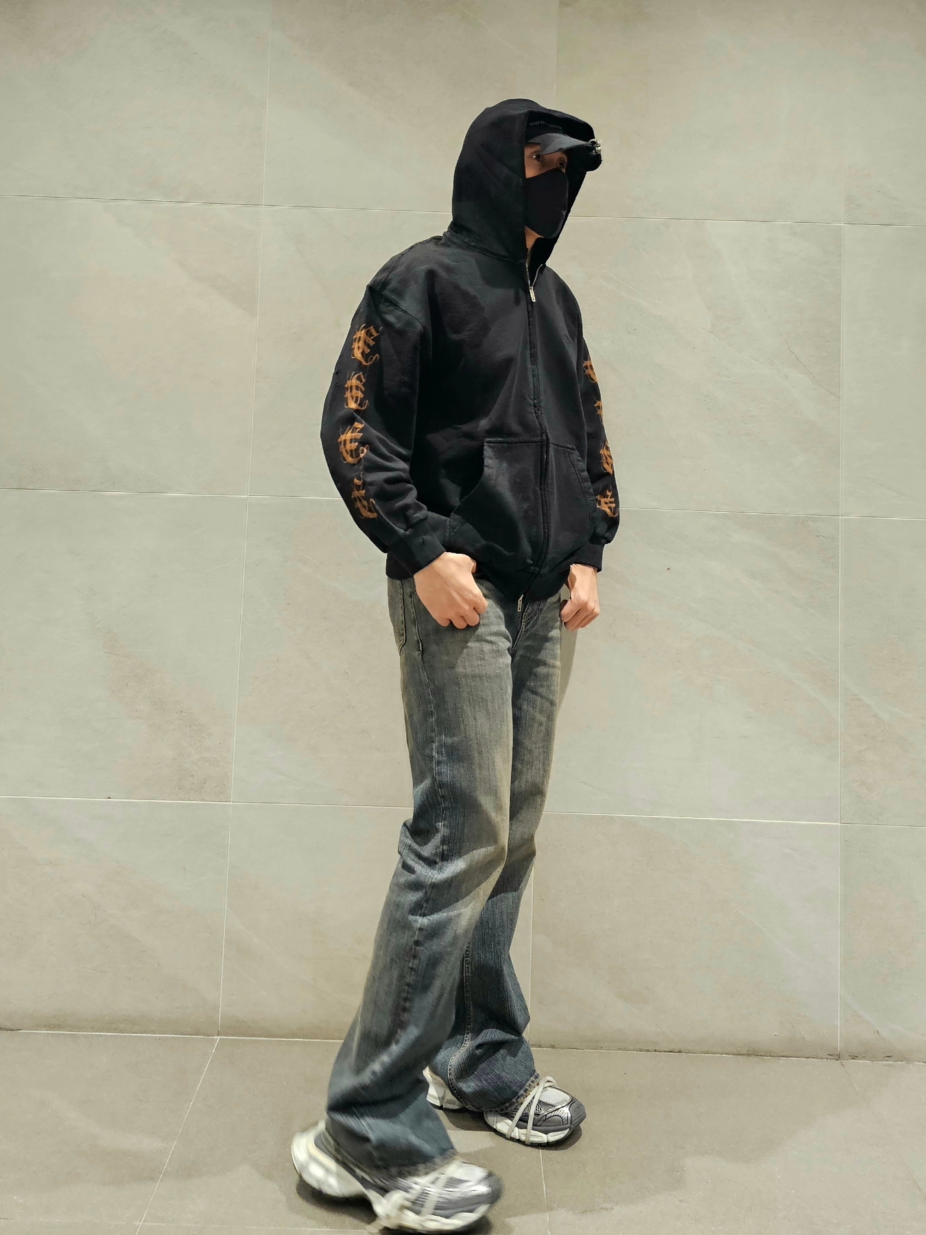 Balenciaga Heavy Metal Zip-Up Hoodie Small Fit Black Faded, Balenciaga Bootcut Pants Light Blue 착용 스타일 - 3