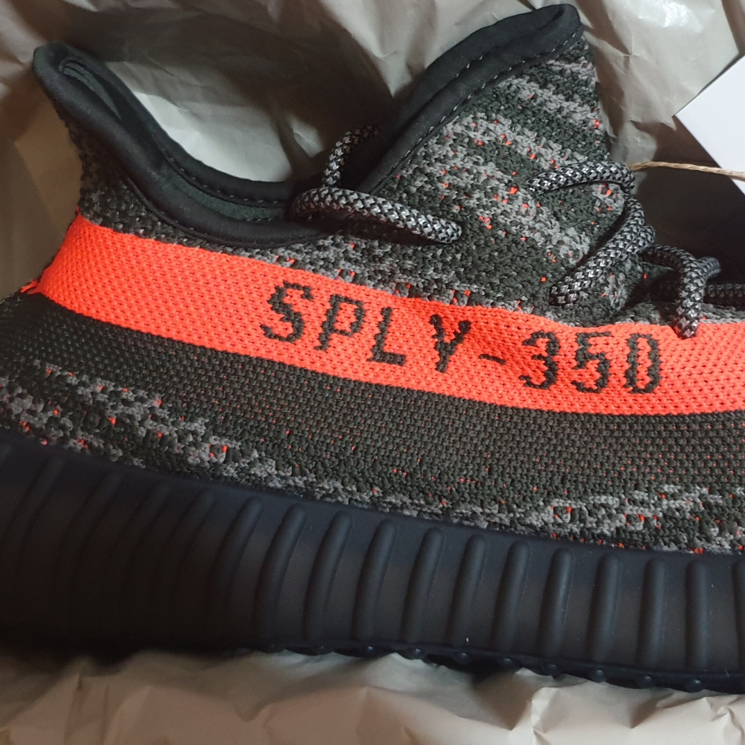 Adidas Yeezy Boost 350 V2 Carbon Beluga 착용 스타일