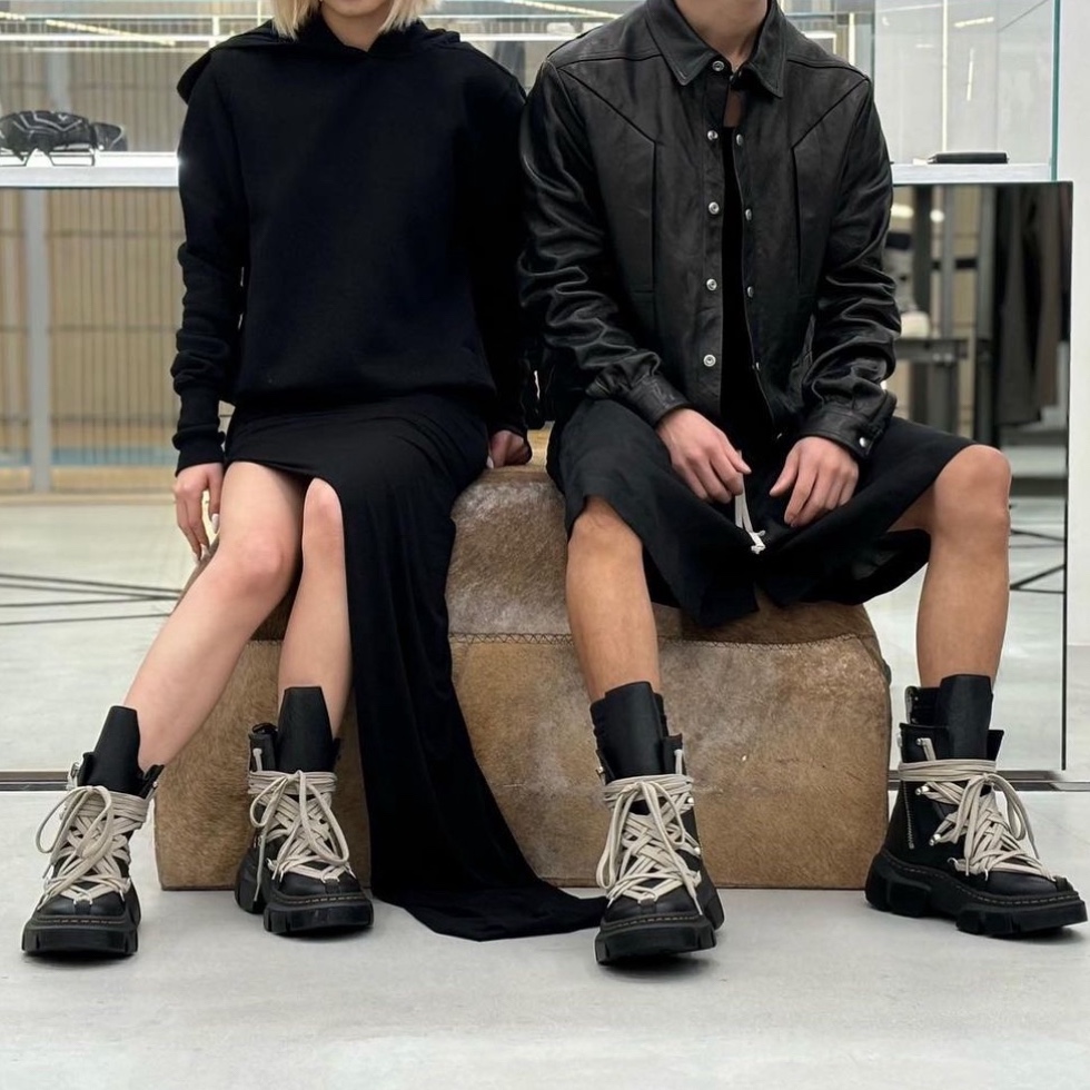 Dr. Martens x Rick Owens 1460 DMXL Megalace Black 착용 스타일 - 1