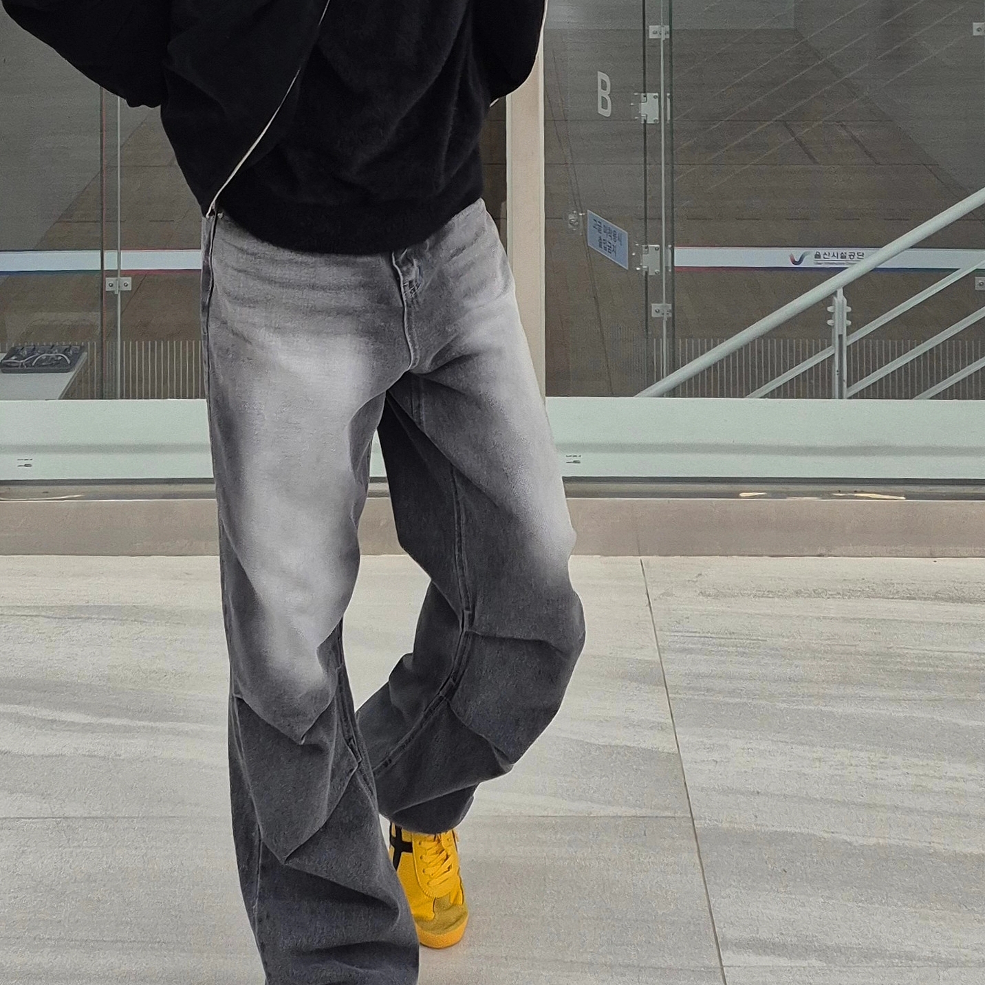 Onitsuka Tiger Mexico 66 Yellow Black 착용 스타일