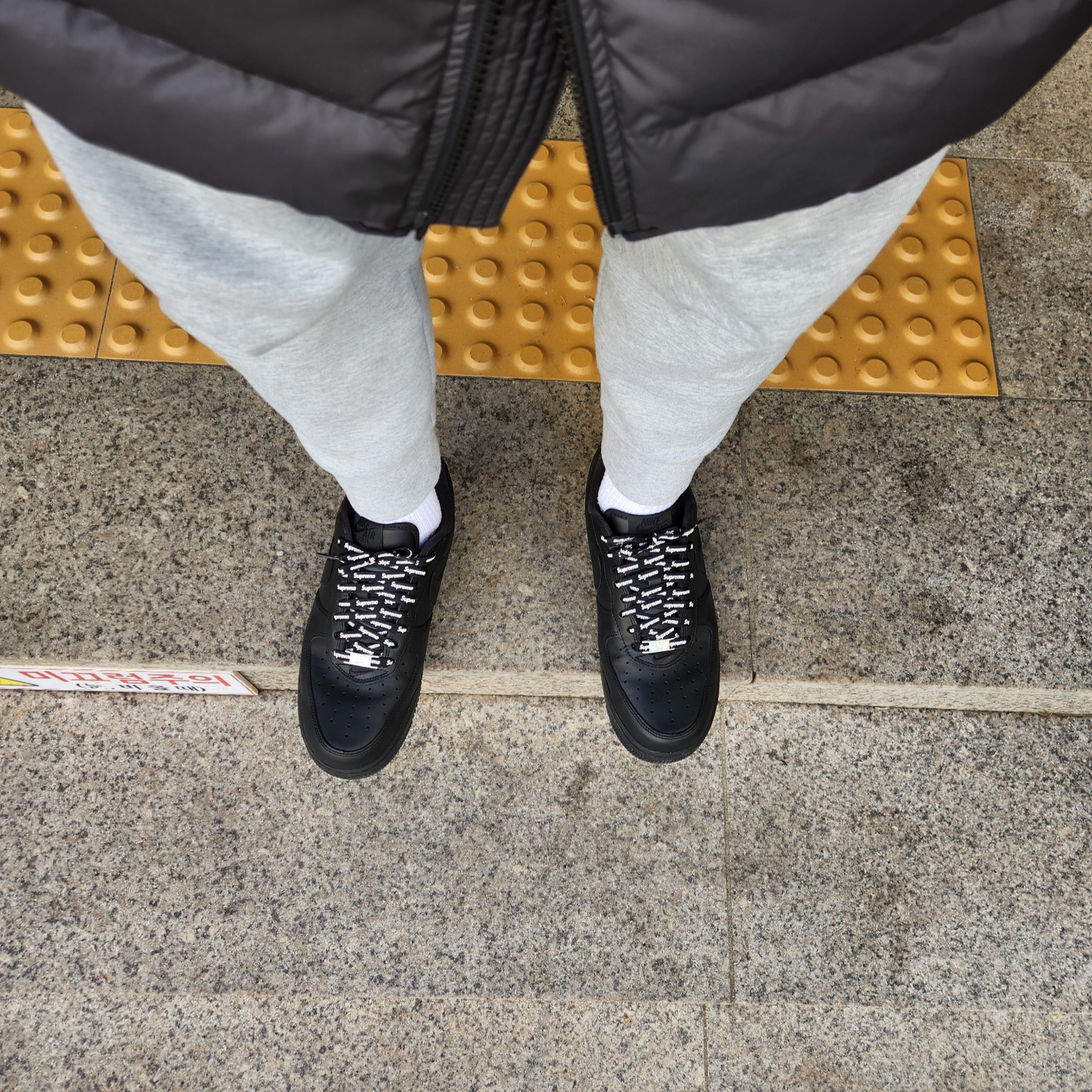 Nike x Supreme Air Force 1 Low Black 착용 스타일