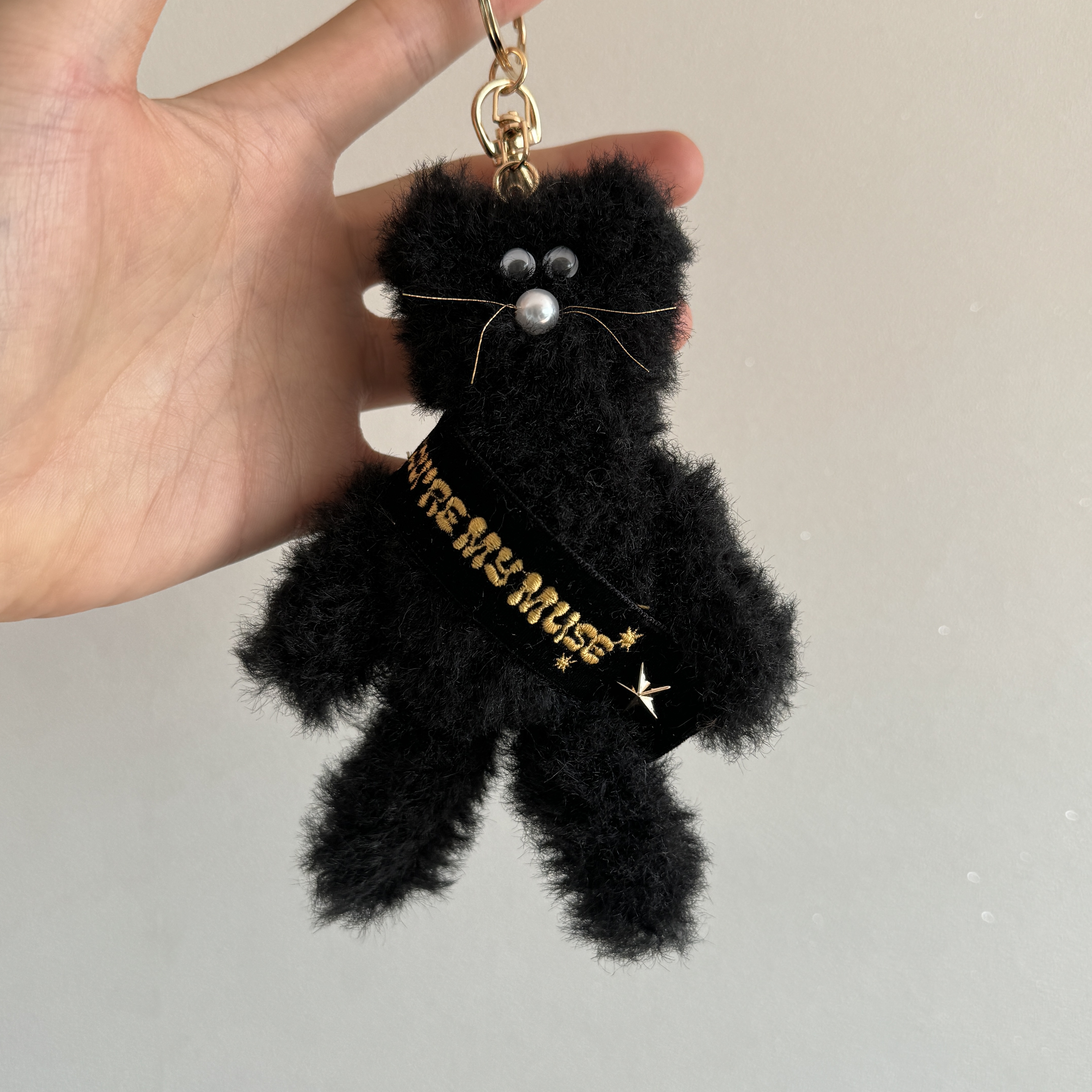 Monamhee Muse Edition Keyring Black 착용 스타일