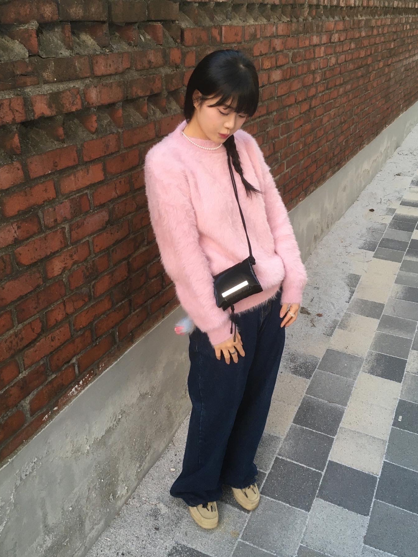 (W) Clarks Wallabee Maple Suede, Cosymosy Ugly Bird Keyring Rainbow 착용 스타일 - 4
