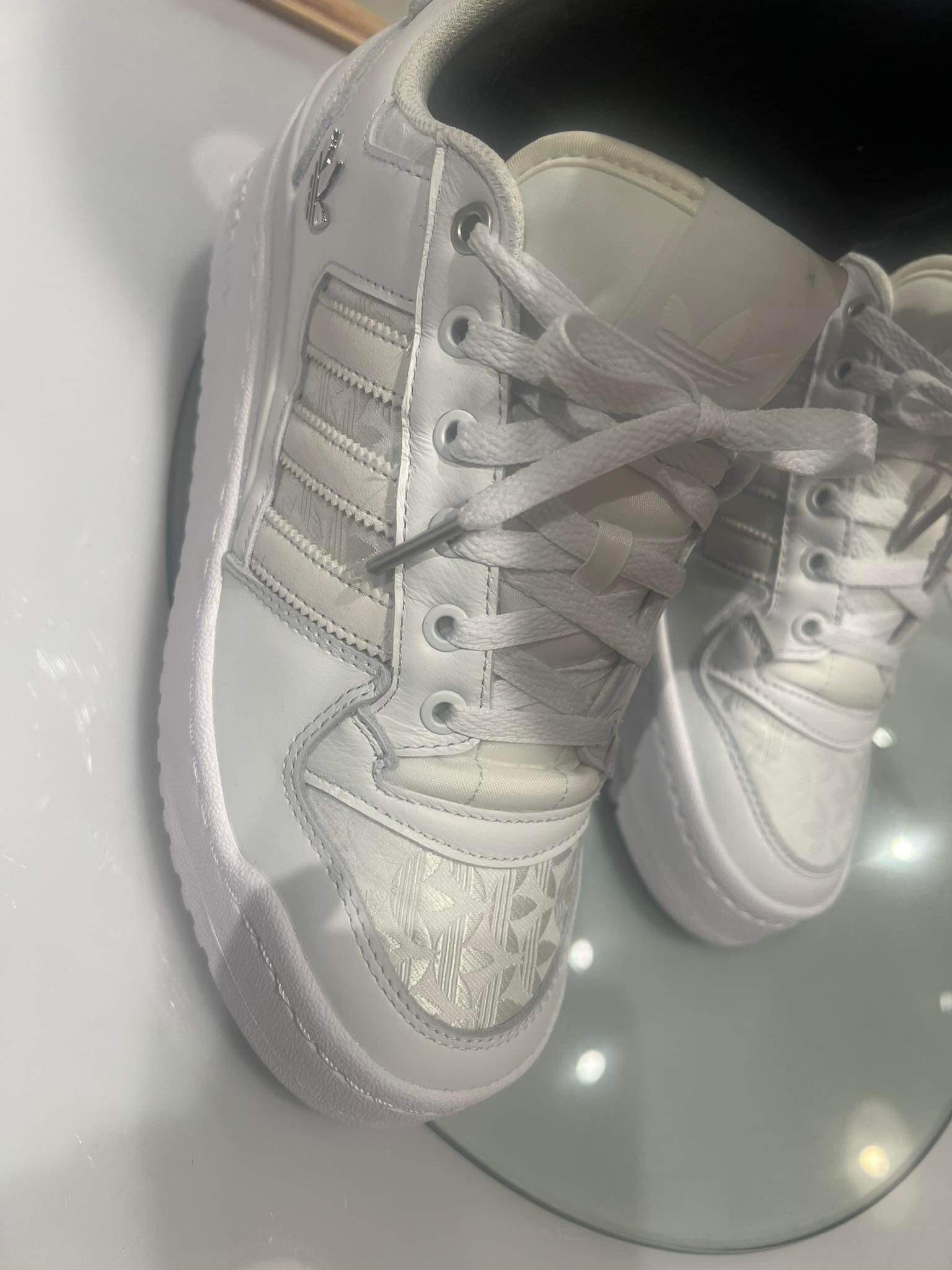 Adidas Forum Low CL Chalk White Cloud White 착용 스타일