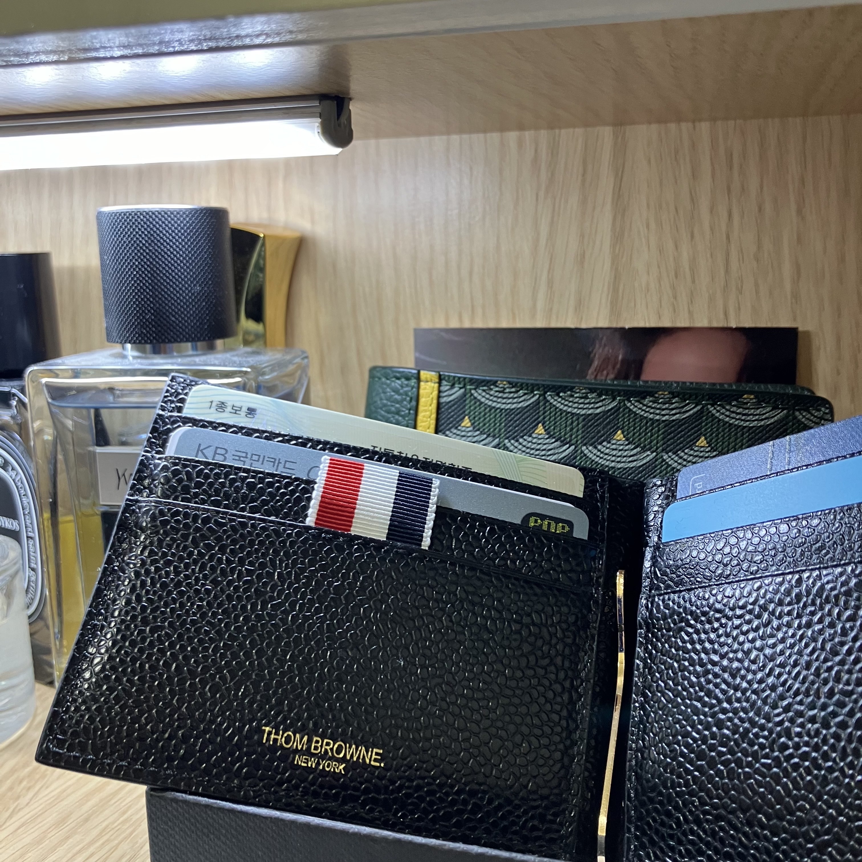 Thom Browne Pebble Grain Money Clip Wallet Black 착용 스타일