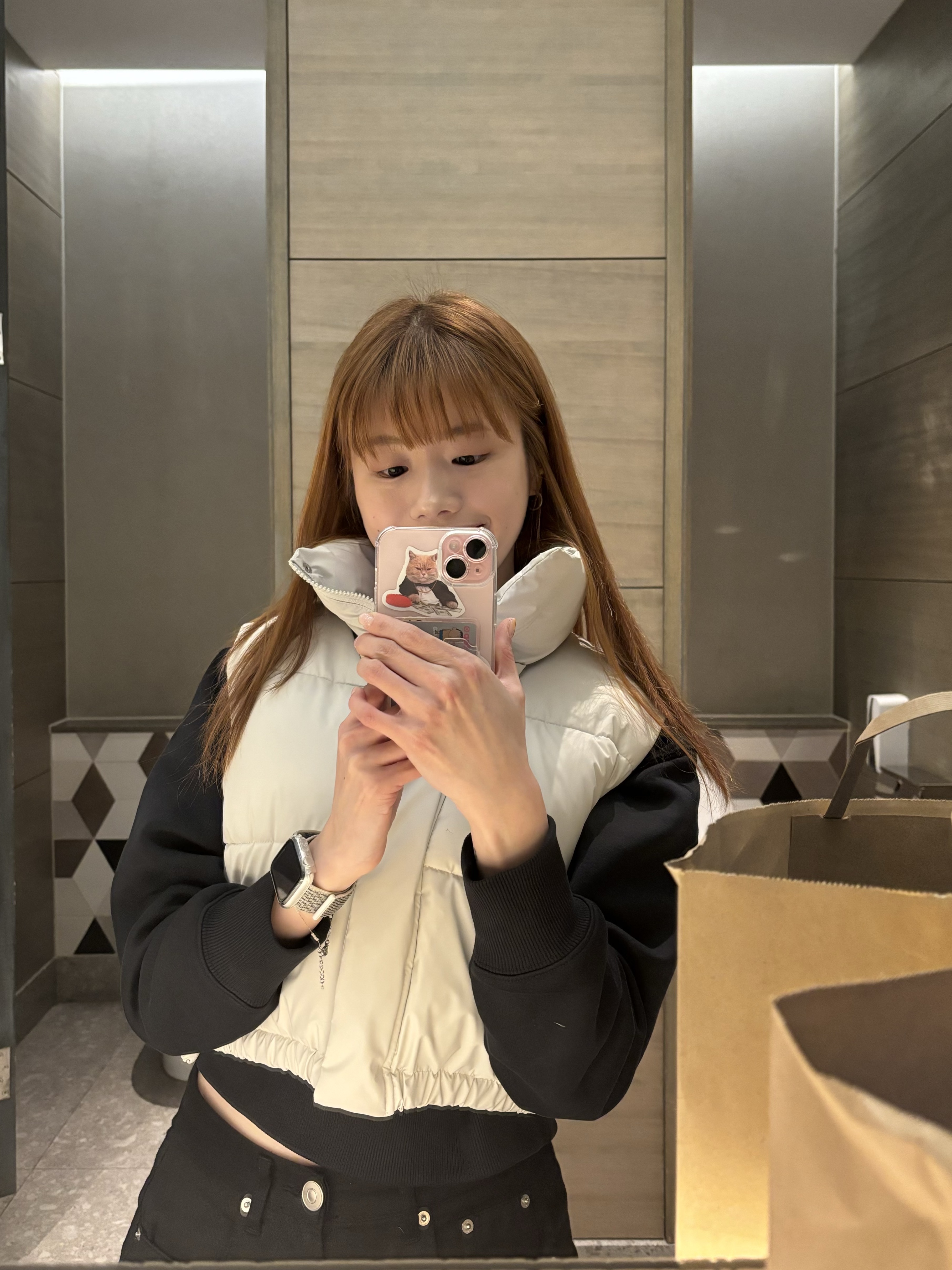 Apple iPhone 15 Plus 256GB Pink (Korean Ver.) 착용 스타일 - 1