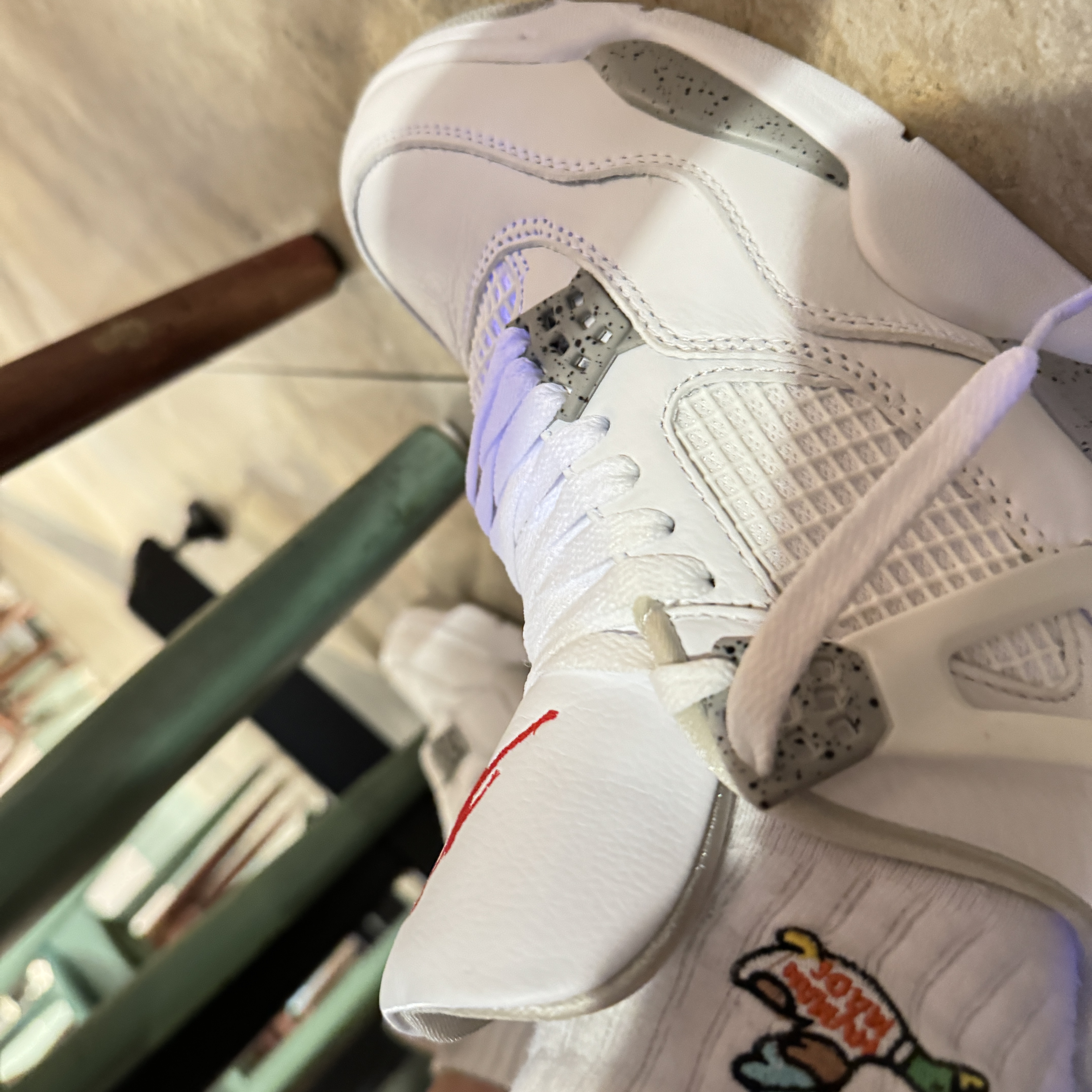 Jordan 4 Retro Tech White 착용 스타일