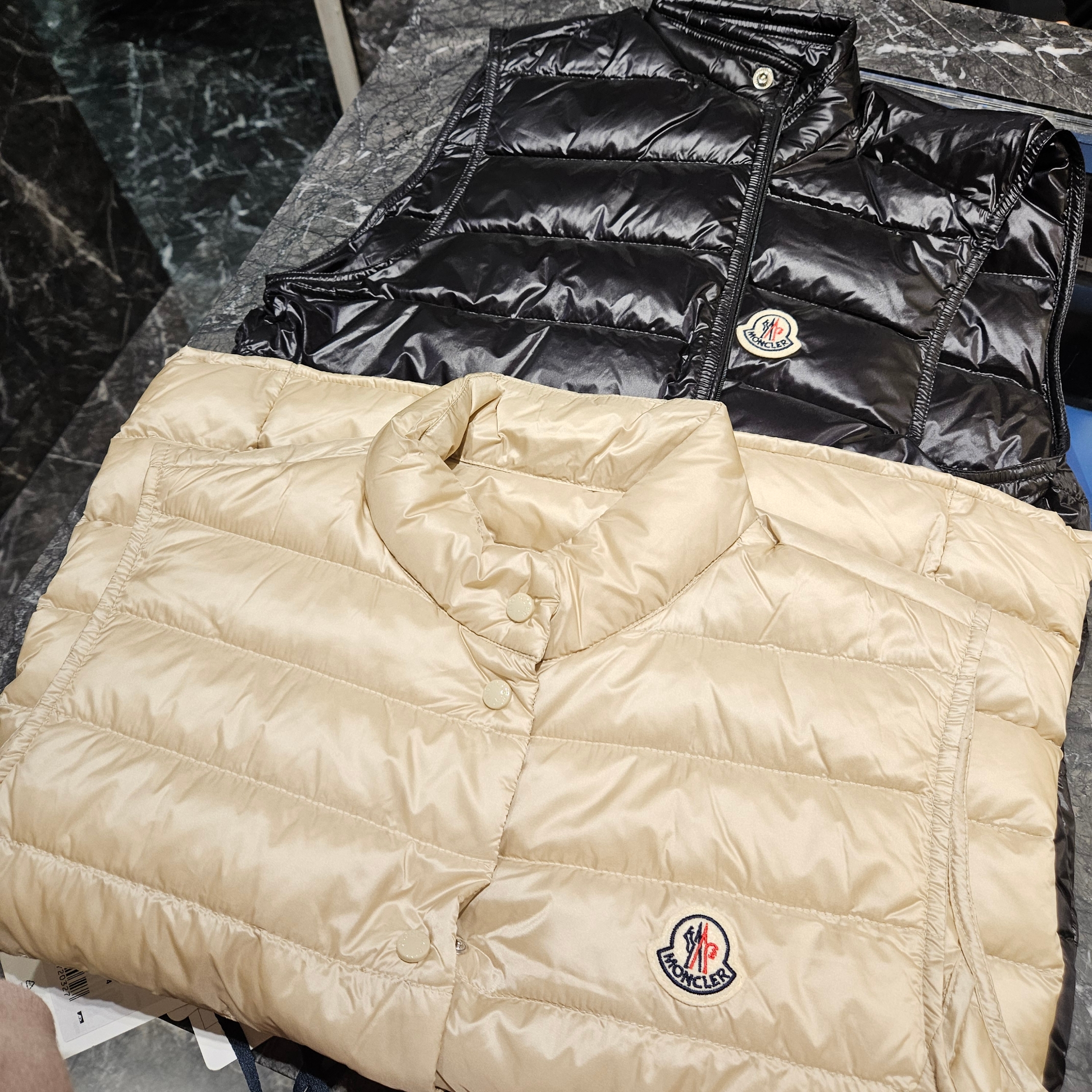 (W) Moncler Liane Down Gilet Black - 24SS, Moncler Gui Down Gilet Black - 24SS 착용 스타일 - 2