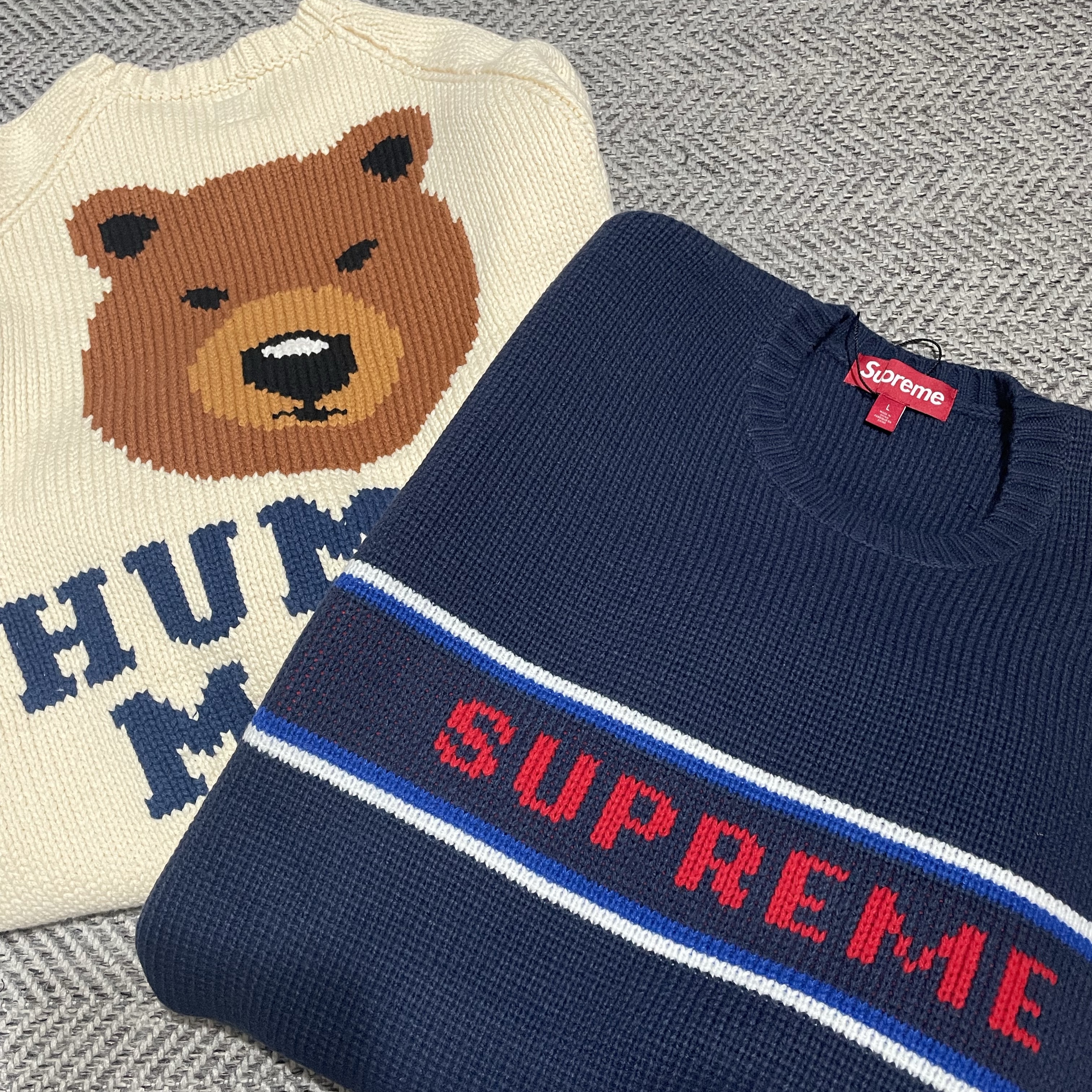 Human Made Bear Raglan Knit Sweater White, Supreme Chest Stripe Sweater Navy - 23FW 착용 스타일