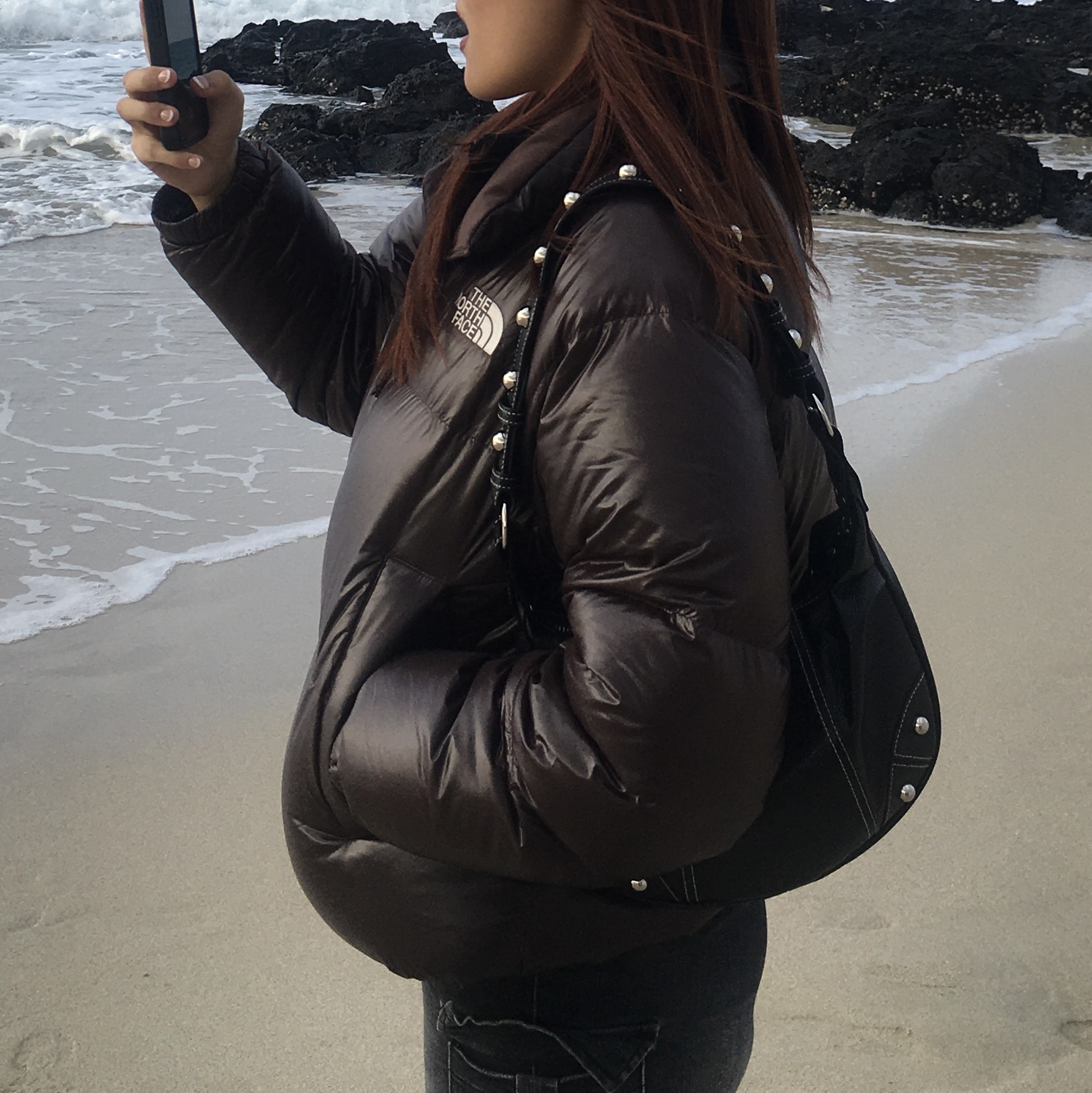 (W) The North Face White Label Neo Puffy Down Jacket Brown, Threetimes Johnny Bag Black 착용 스타일 - 2