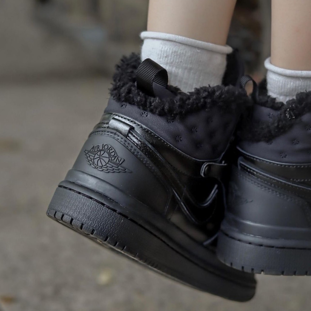 (W) Jordan 1 Acclimate Black 착용 스타일 - 1