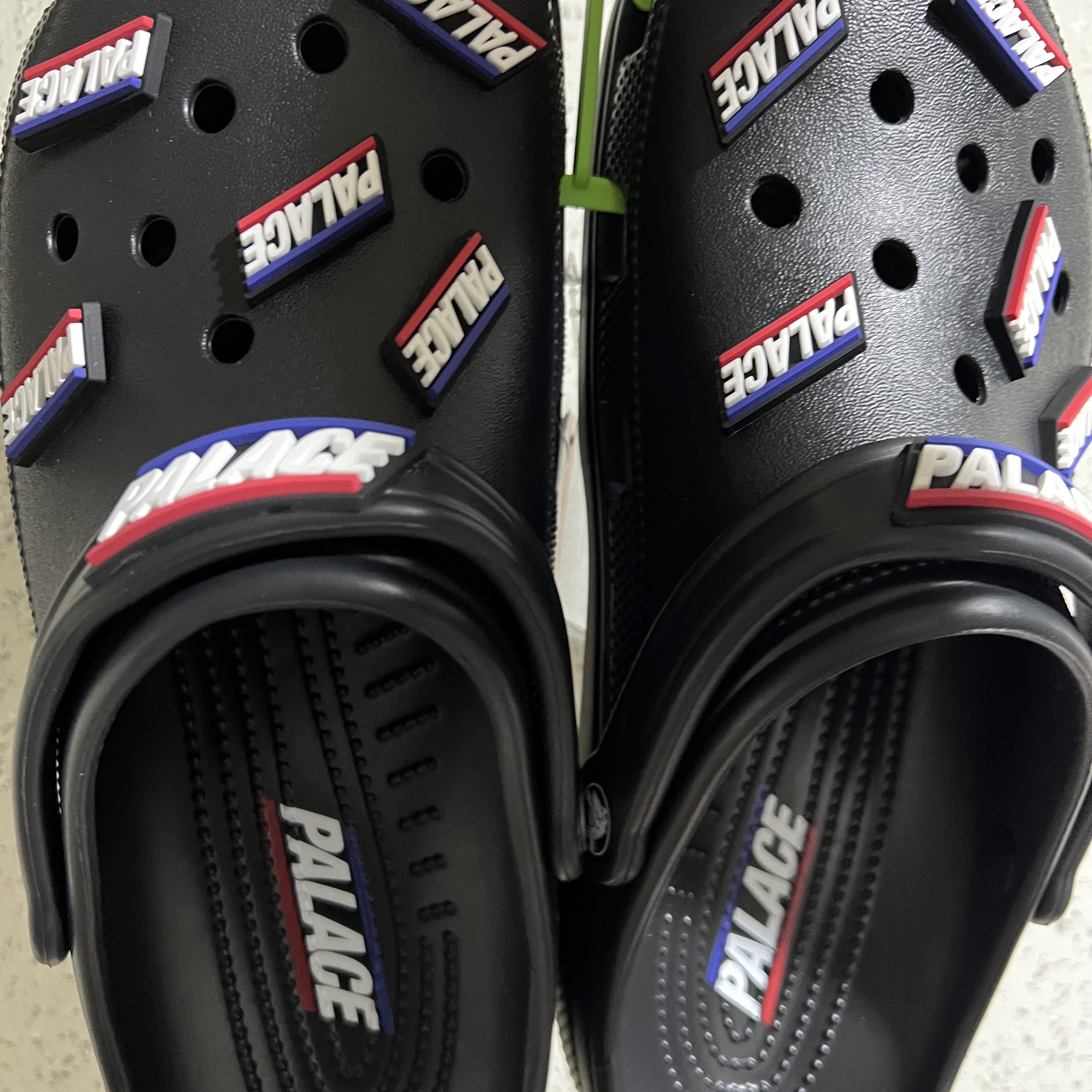 Crocs x Palace Classic Clog Black 착용 스타일