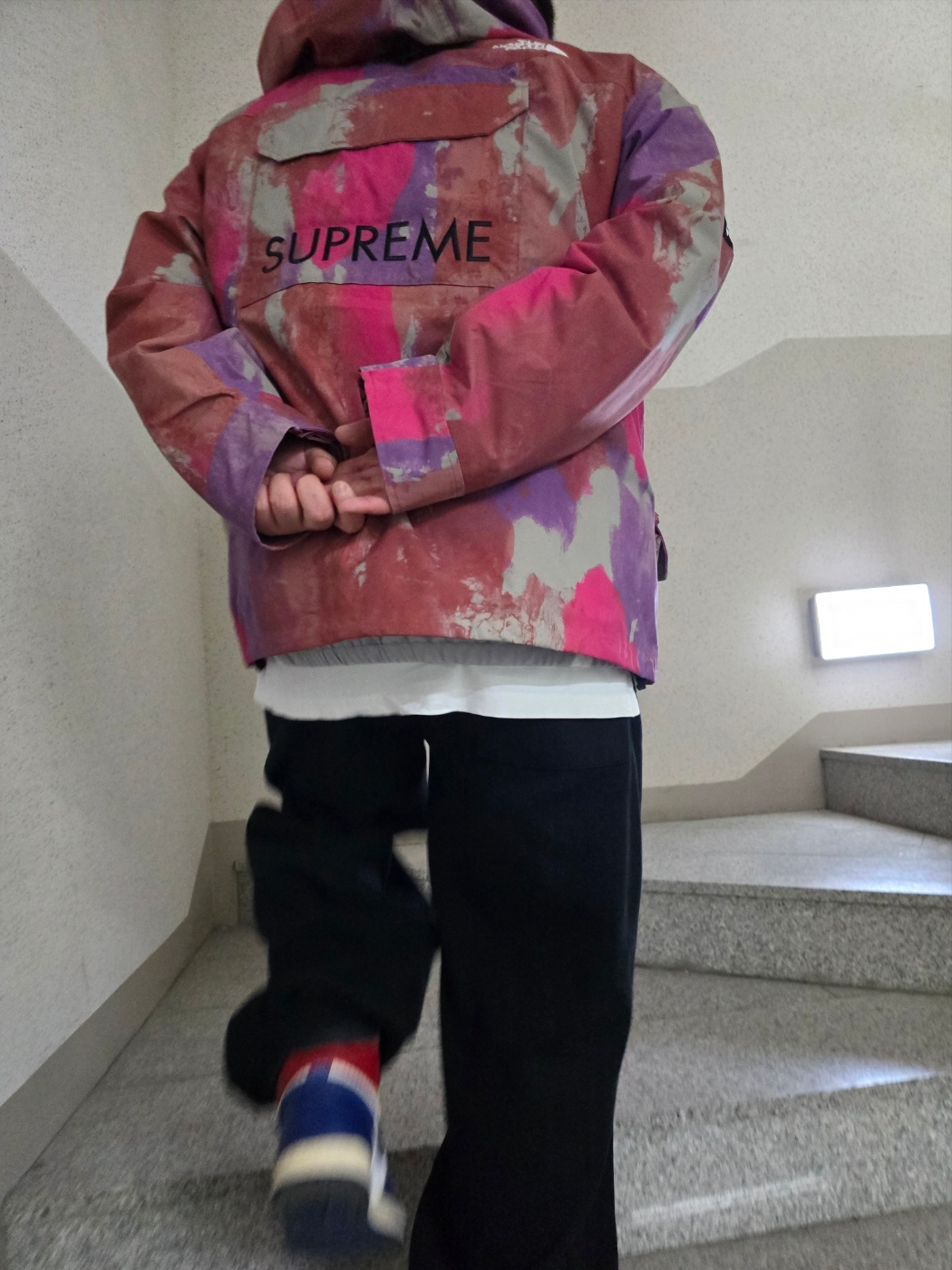 Supreme x The North Face Cargo Jacket Multi-Color - 20SS, Jordan 1 x Union Retro High Blue Toe 착용 스타일