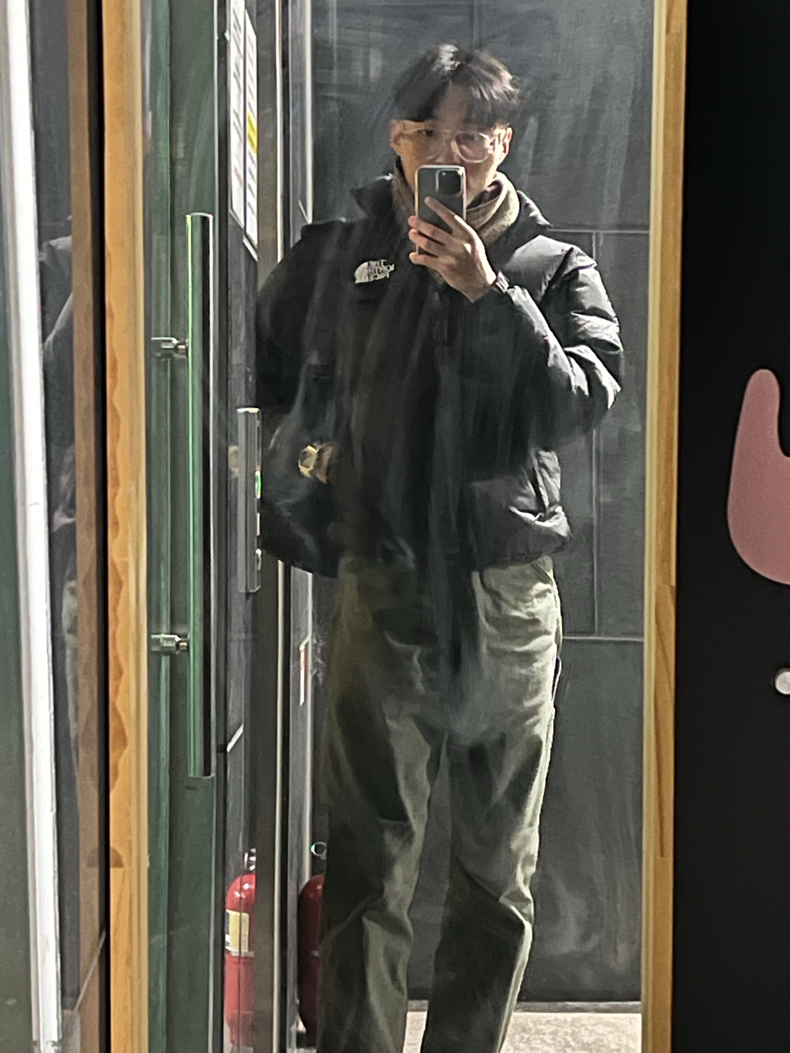 The North Face 1996 Water Shield Nuptse Jacket Black 착용 스타일 - 2