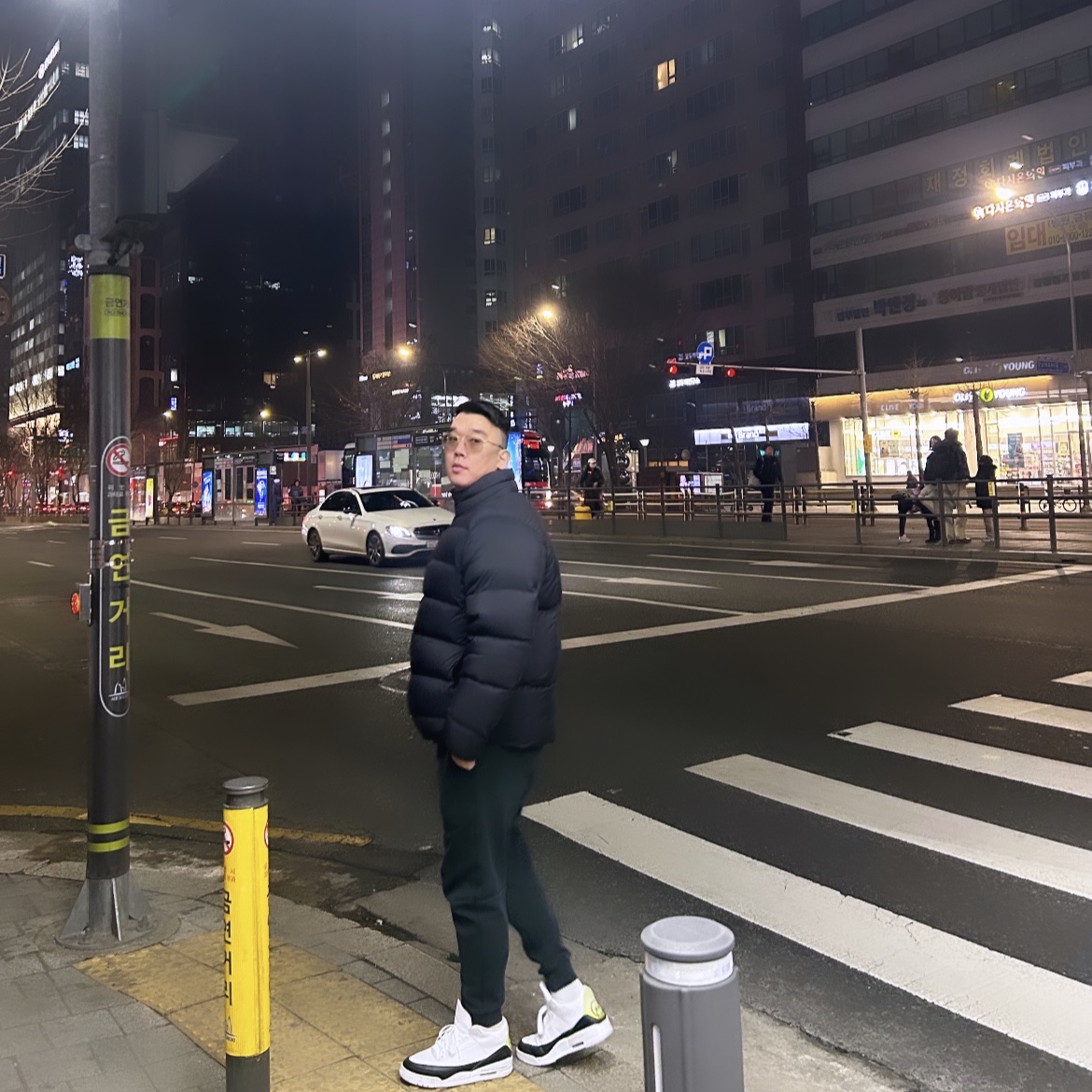 Jordan 3 x Fragment Retro SP White Black, Moncler Dieng Short Down Jacket Black - 22FW 착용 스타일
