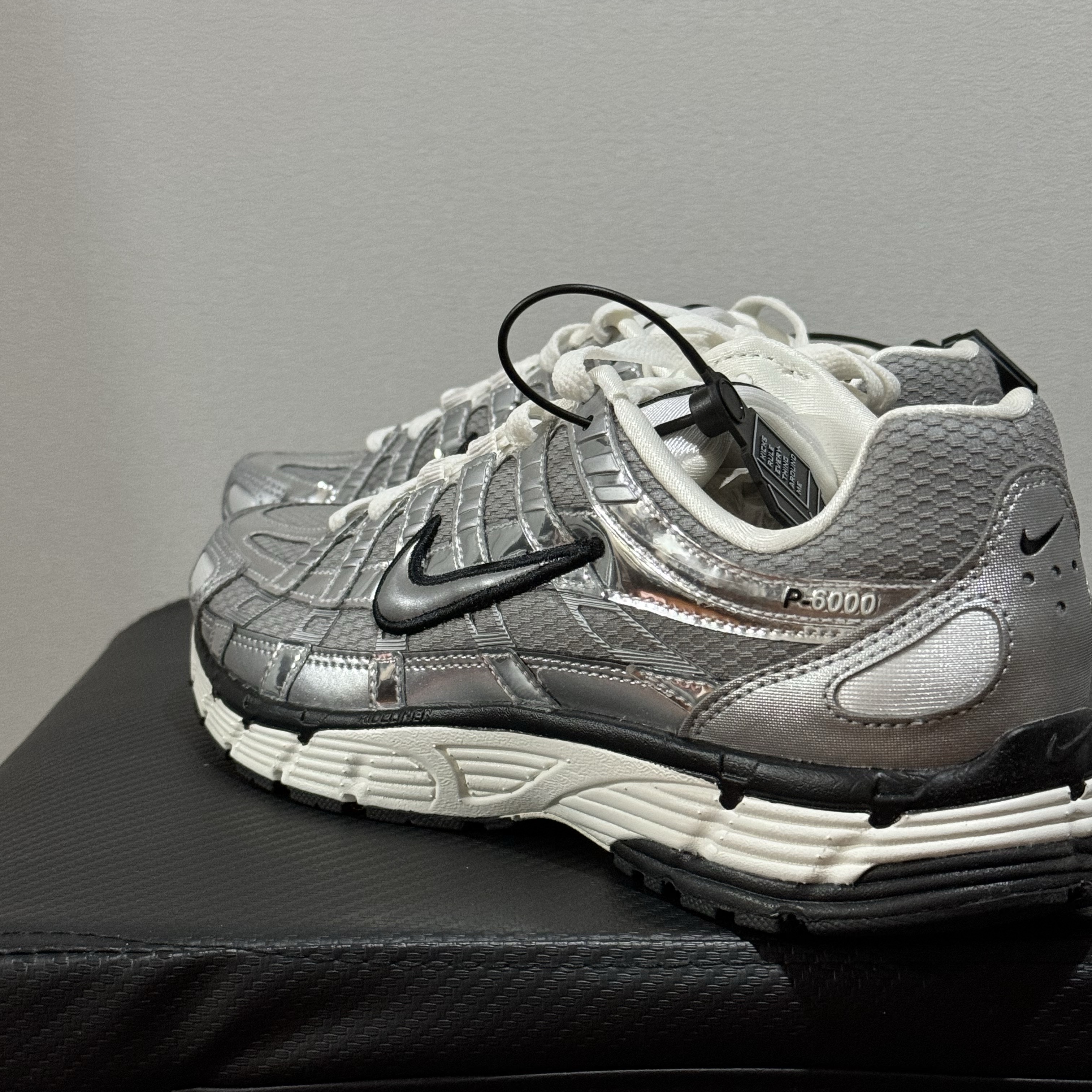 Nike P-6000 Metallic Silver 착용 스타일 - 2