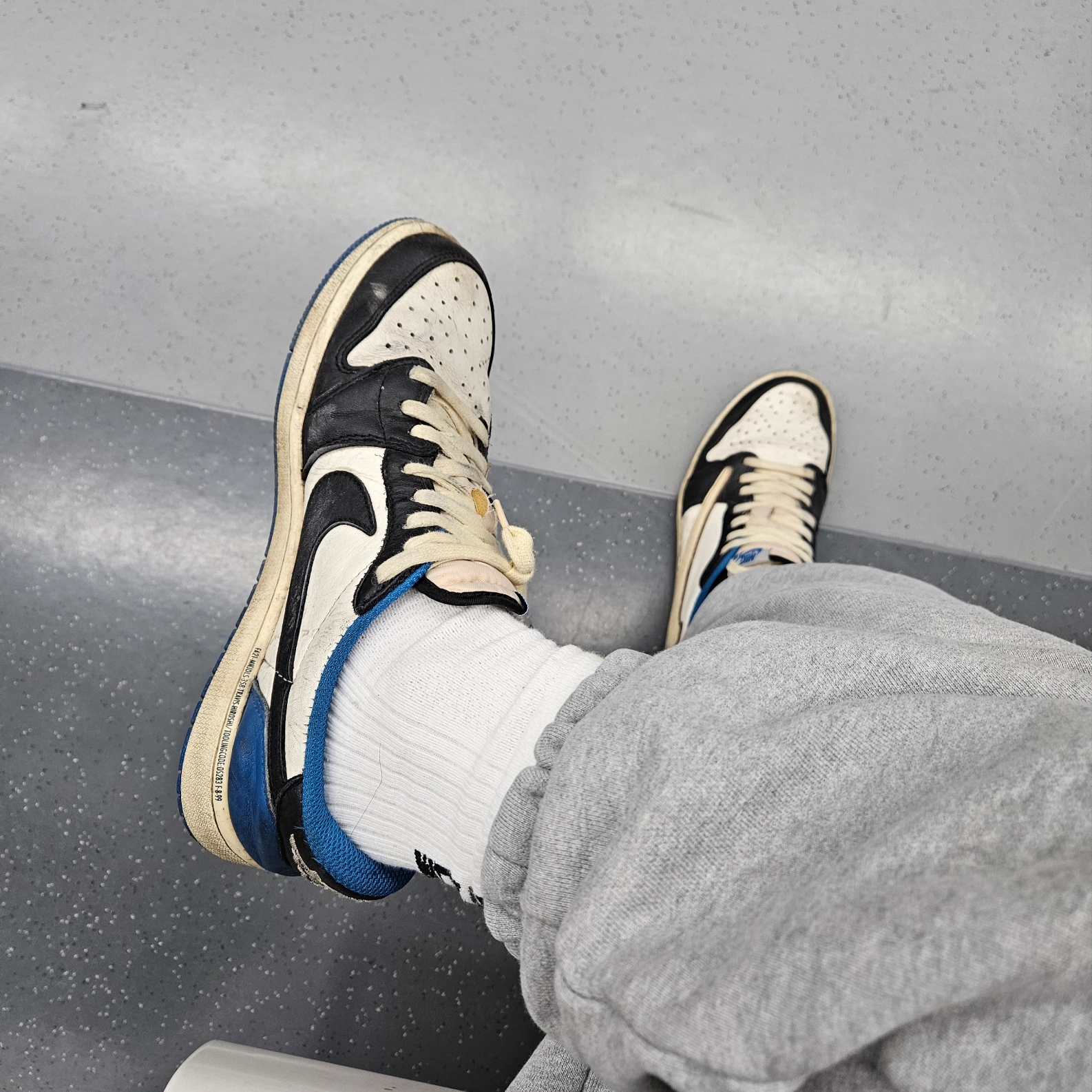 Jordan 1 x Travis Scott x Fragment Retro Low OG SP Military Blue 착용 스타일