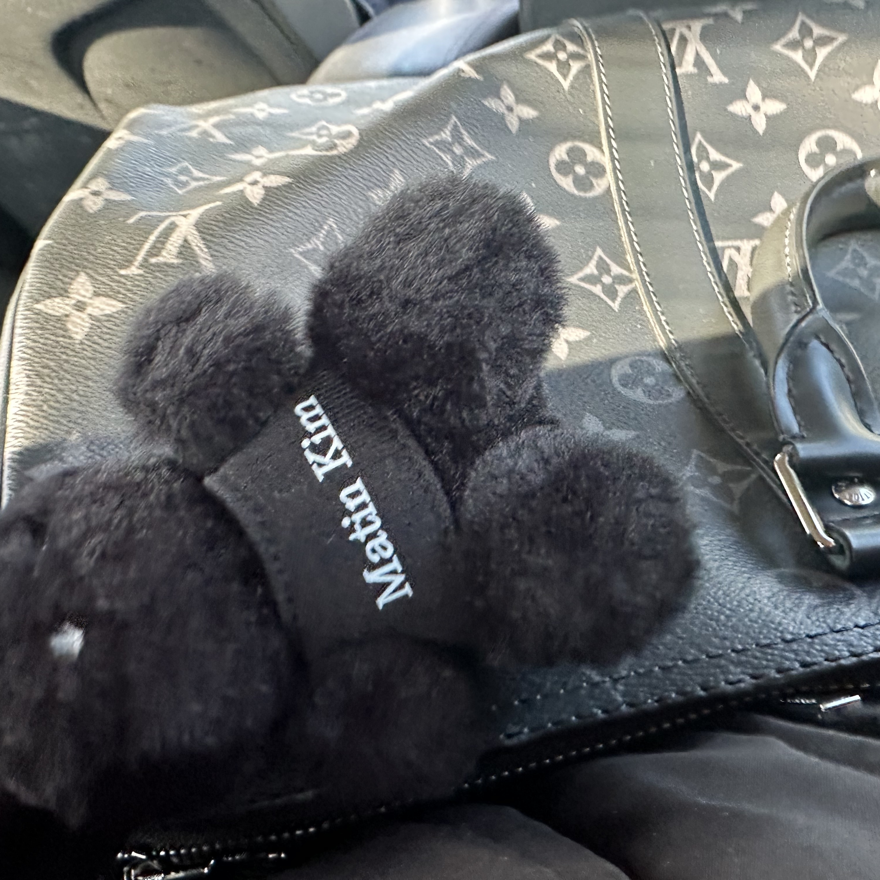 Matin Kim Black Bunny Toy Keyring Black 착용 스타일