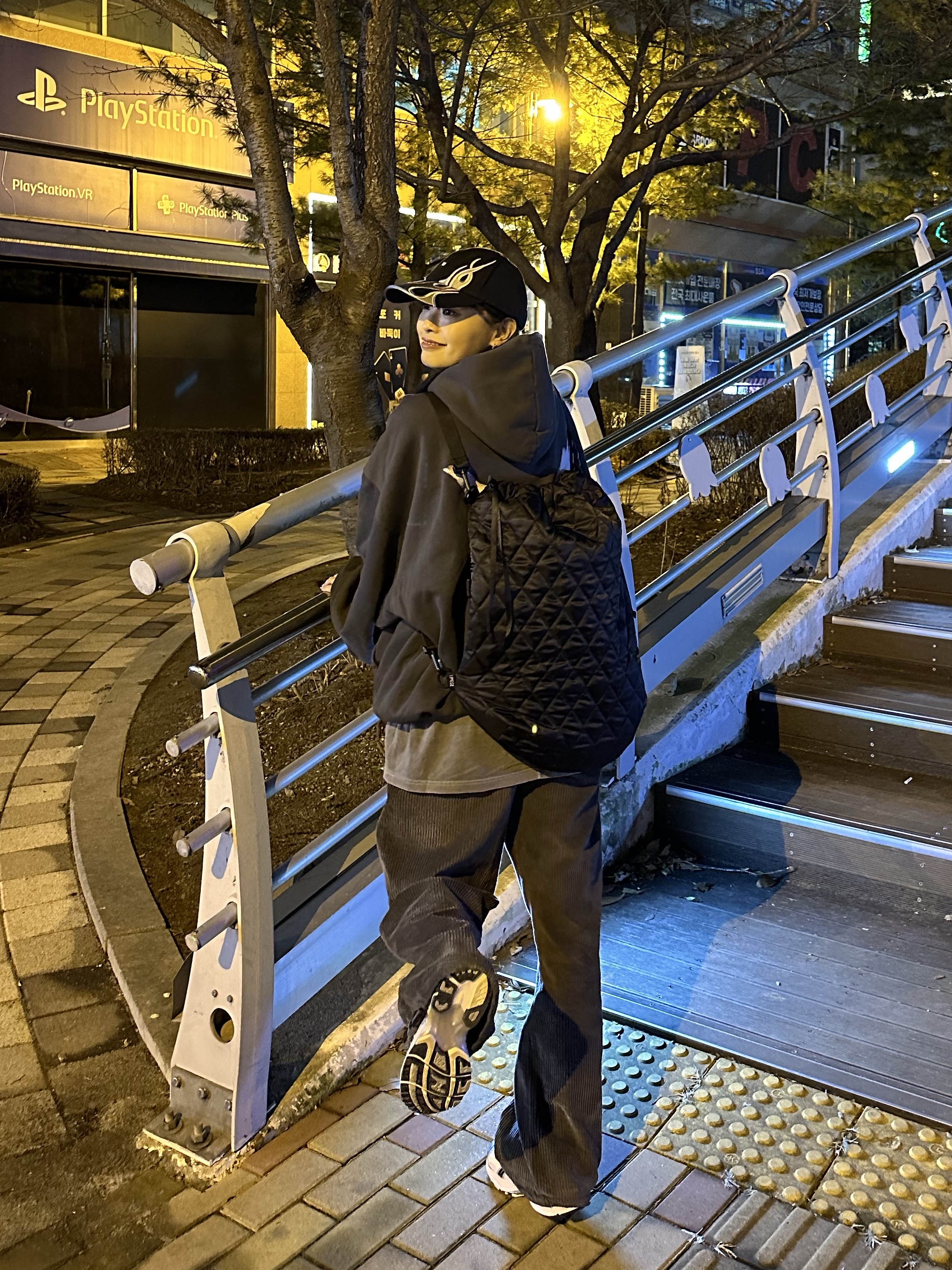 (W) Asics Gel-Kayano 14 White Midnight, Yeezy Gap Engineered By Balenciaga Dove Hoodie Black 착용 스타일 - 8