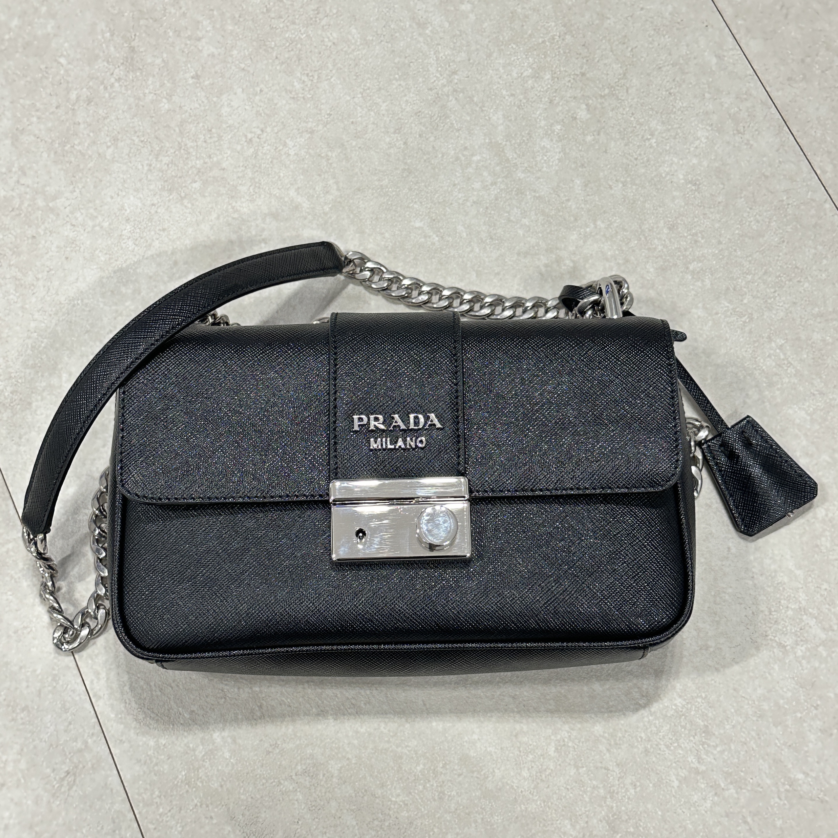 Saint Laurent Quilted Lambskin LE 57 Shoulder Bag Black 착용 스타일 - 2