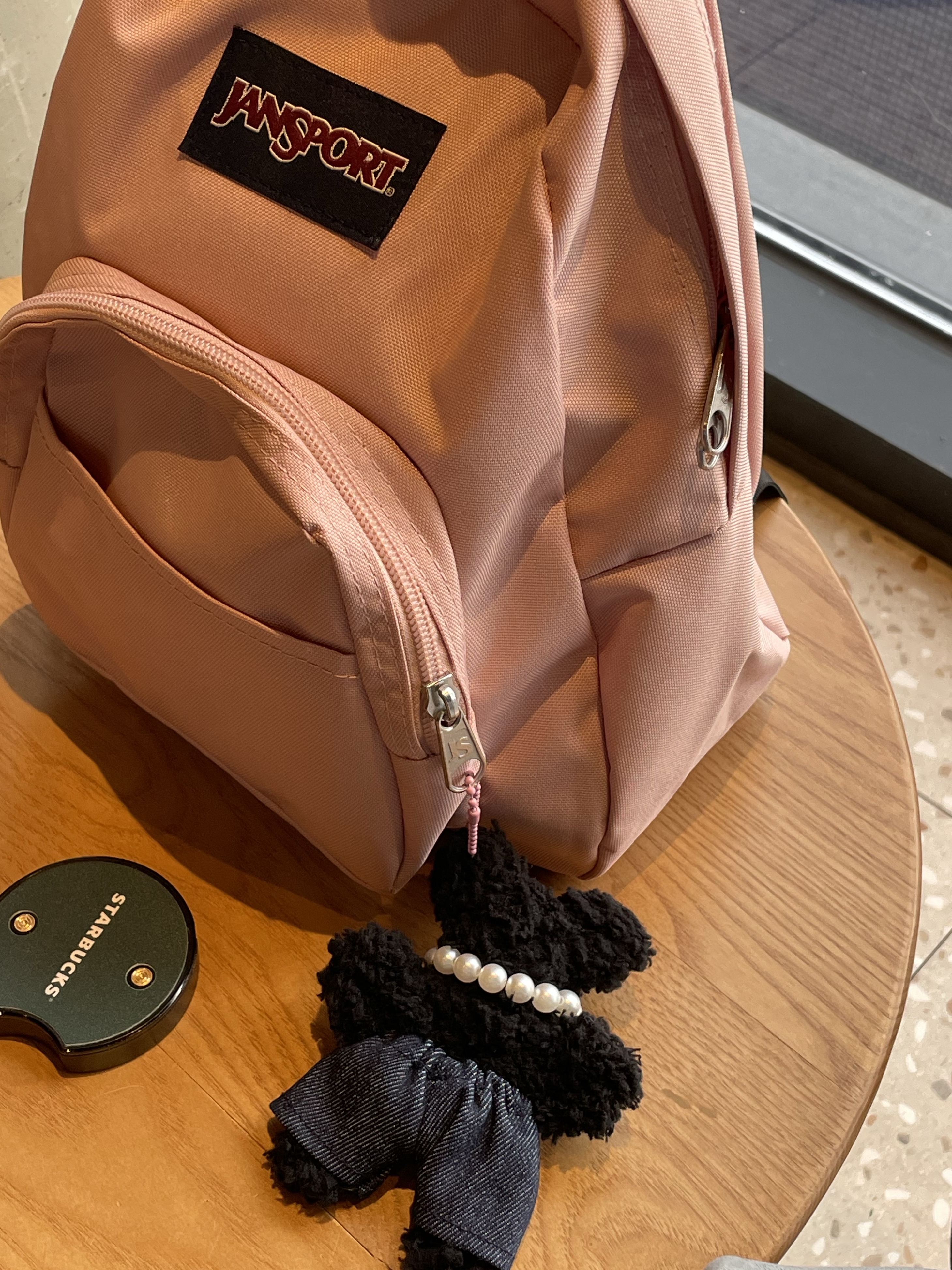 Jansport Half Pint Mini Backpack Misty Rose 착용 스타일