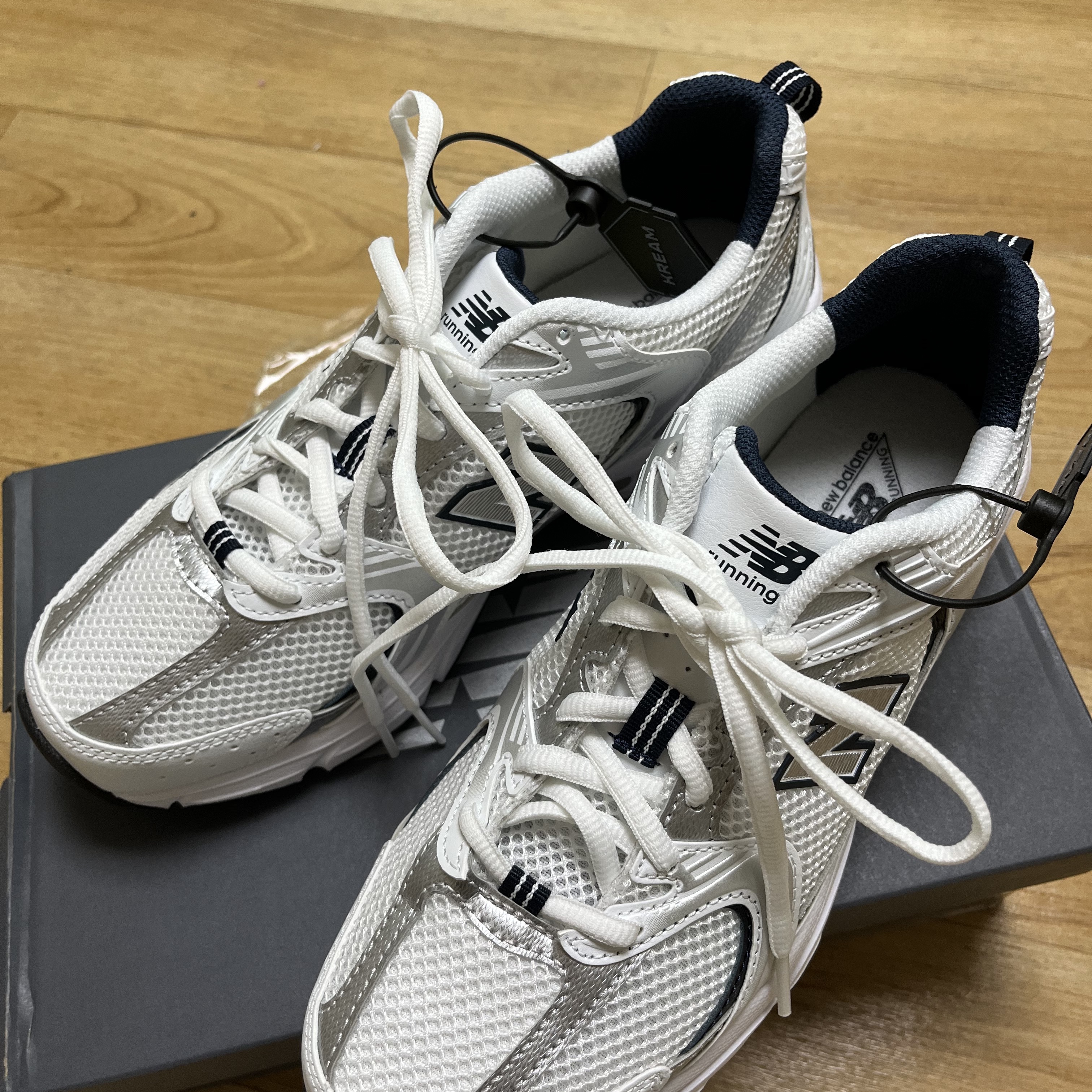 New Balance 530 White 착용 스타일