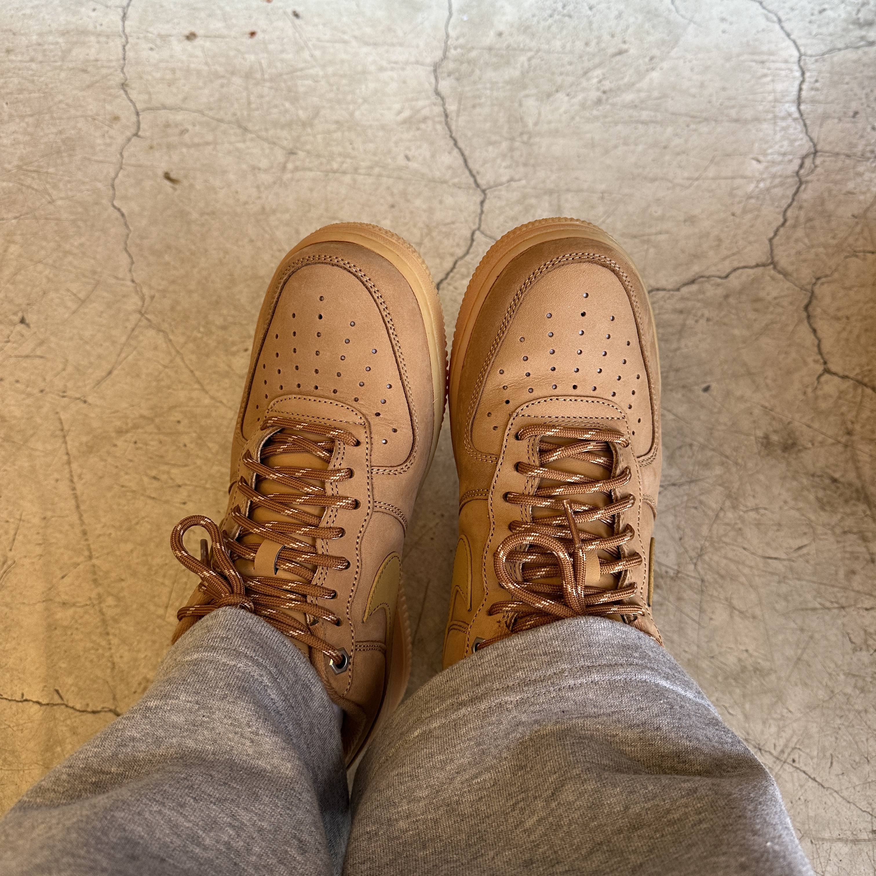 Nike Air Force 1 '07 WB Flax 착용 스타일