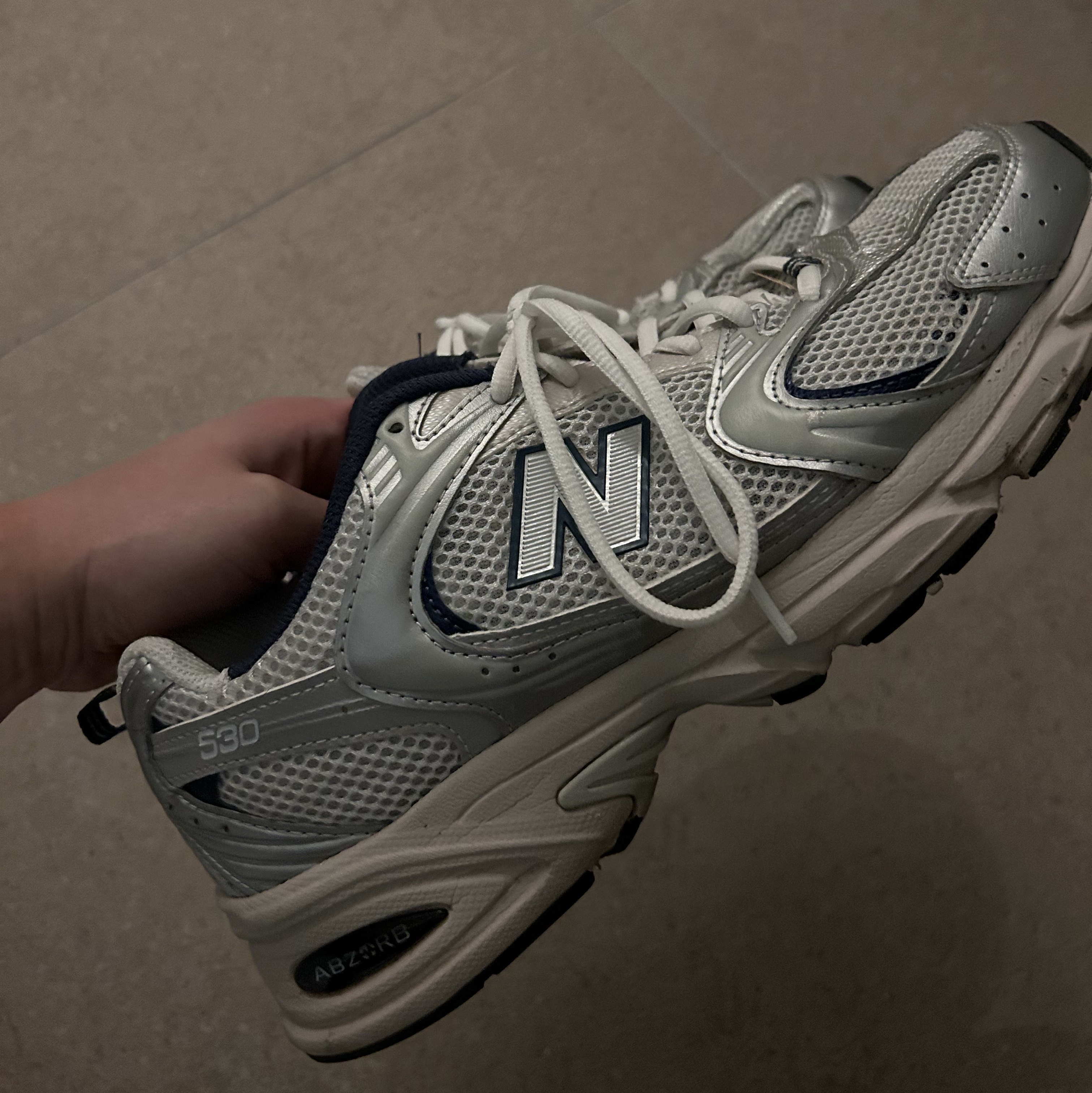 New Balance 530 Steel Grey 착용 스타일