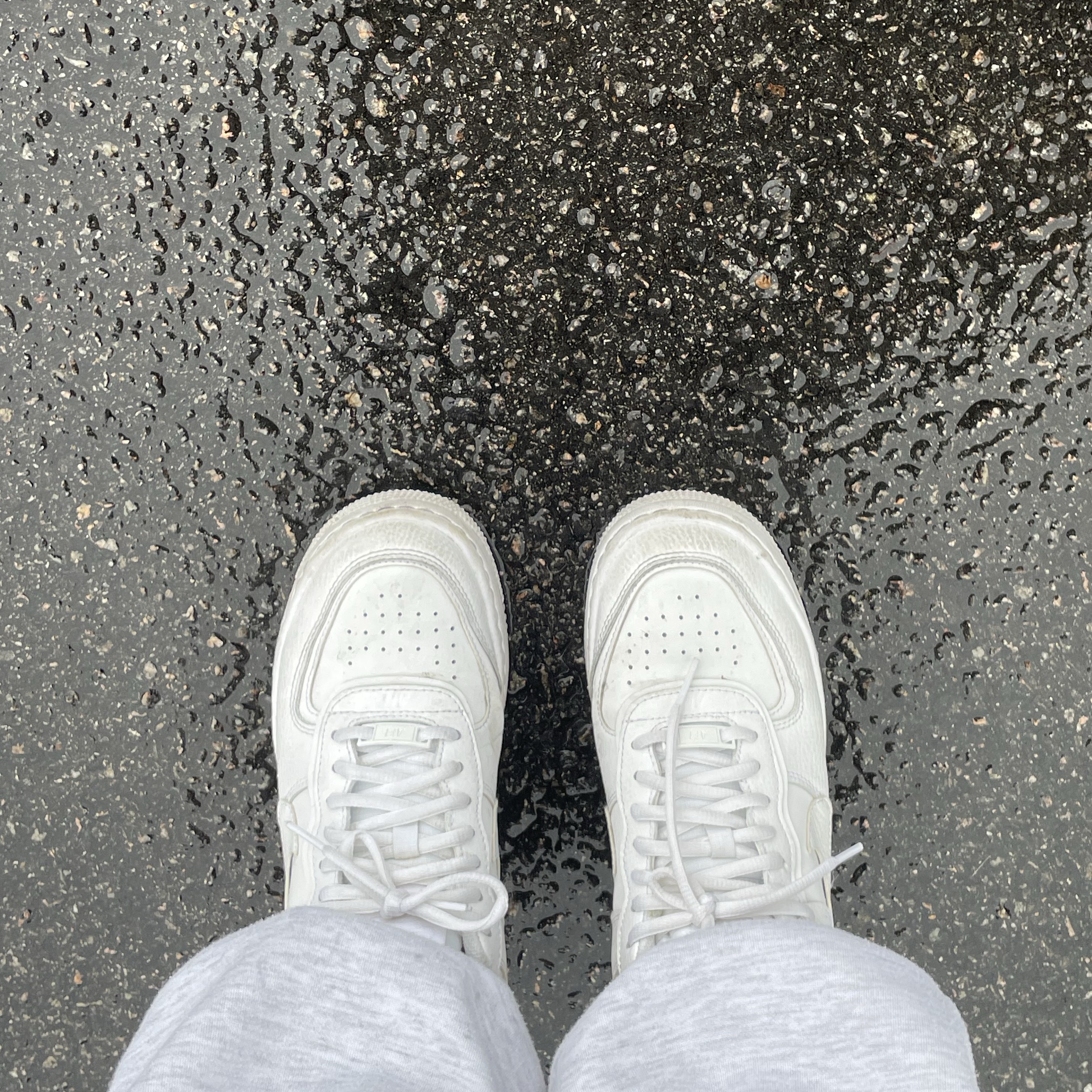 (W) Nike Air Force 1 Shadow Triple White 착용 스타일 - 1