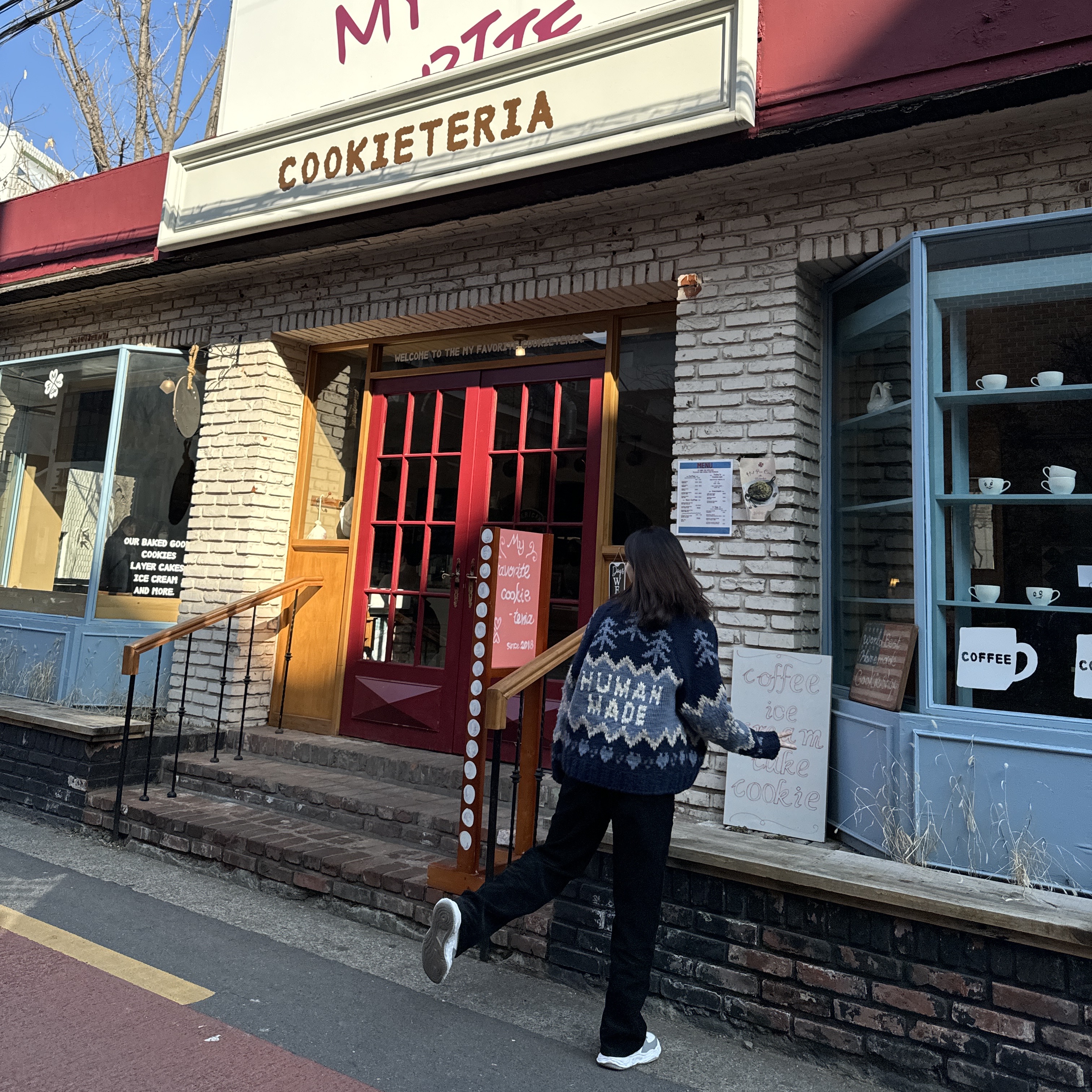 Human Made Polar Bear Cowichian Navy, Maison Mihara Yasuhiro Wayne OG Sole Leather Low-top Sneakers Gray White 착용 스타일 - 1