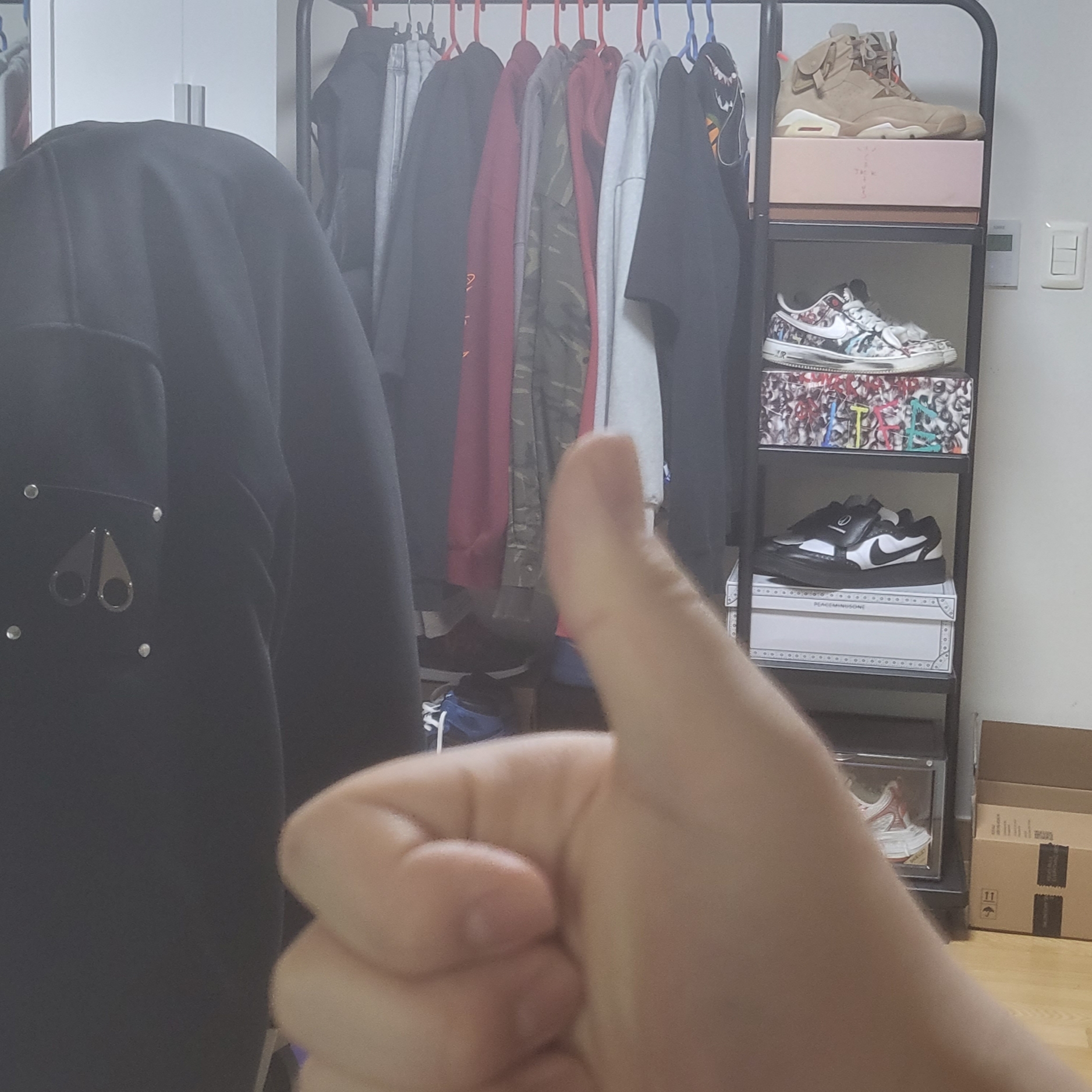 Jordan 6 x Travis Scott Retro SP British Khaki, Nike x Peaceminusone Air Force 1 Low Para-Noise 착용 스타일