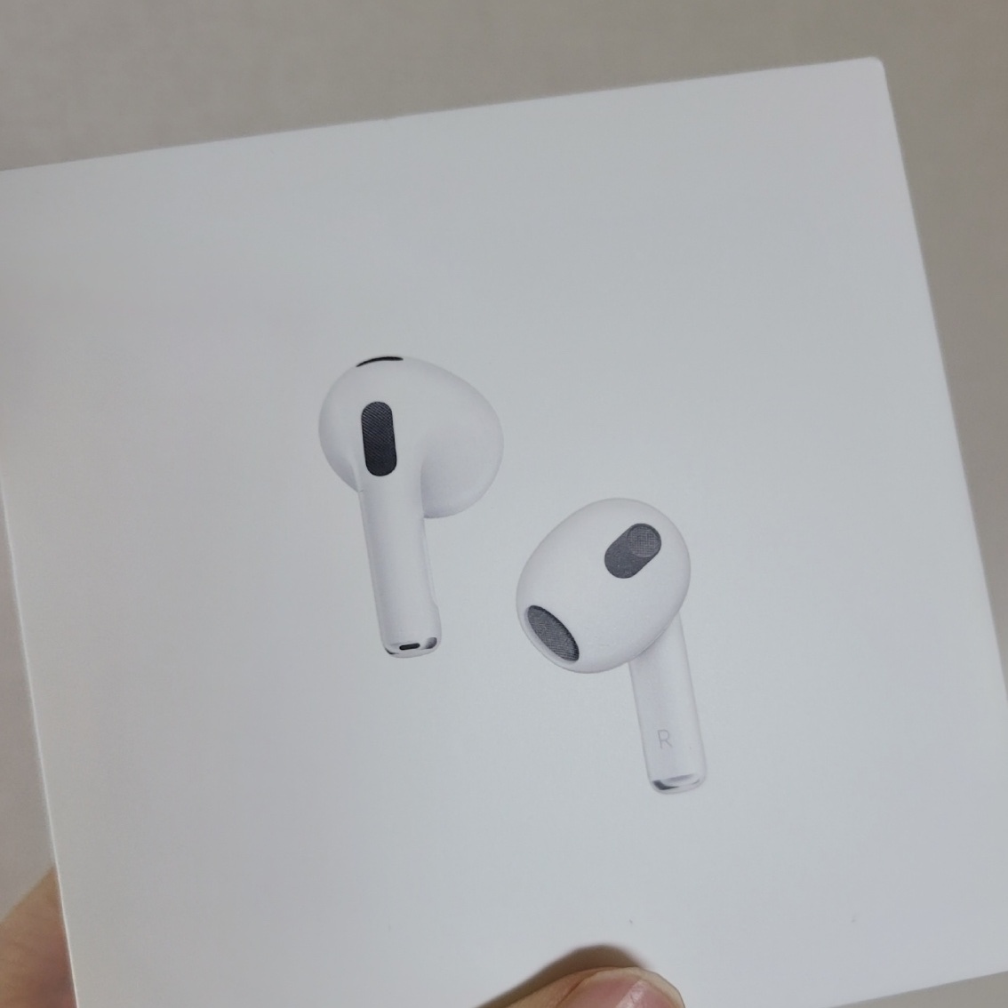 Apple Airpods 3rd Gen with MagSafe Charging Case (Korean Ver.) 착용 스타일