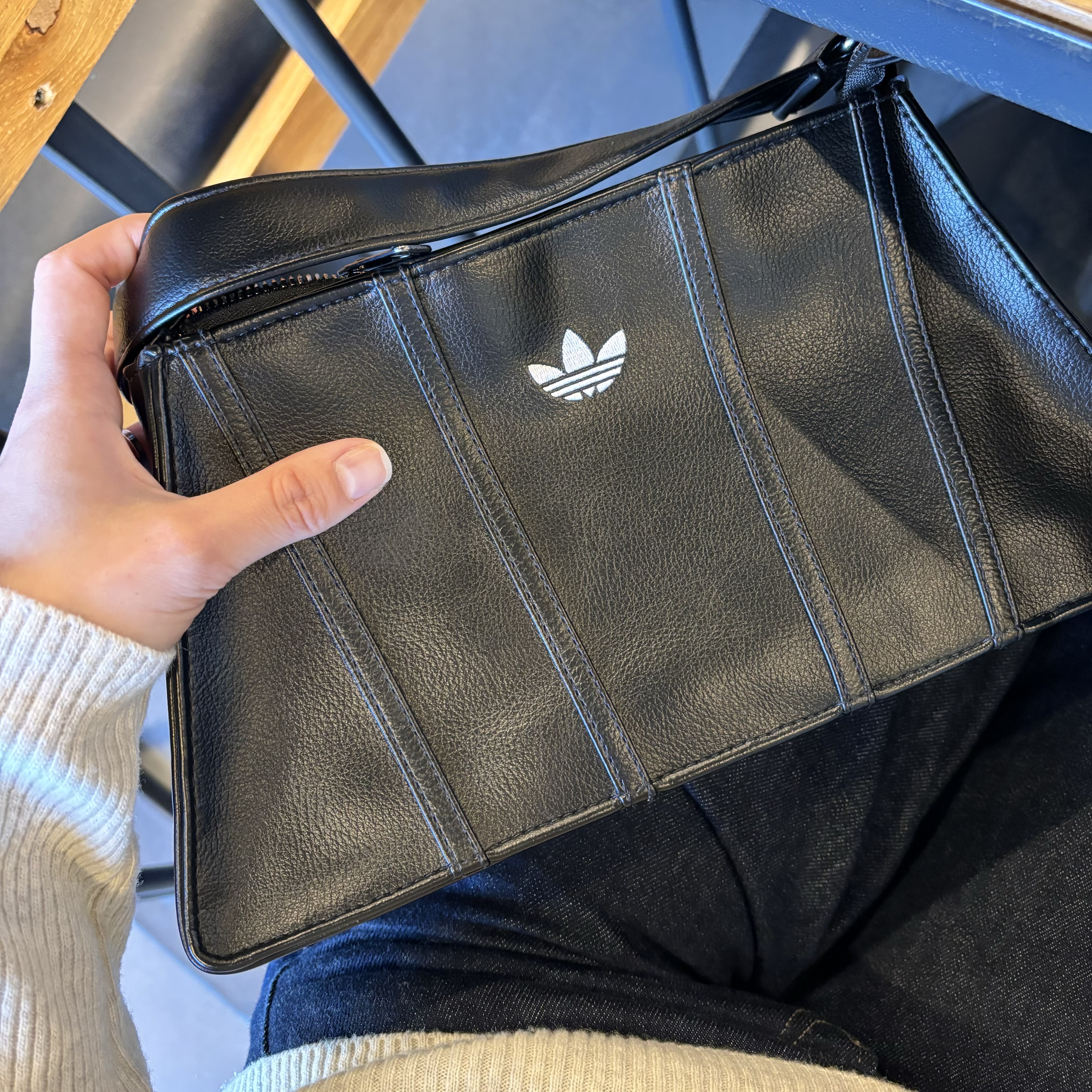 Adidas Mini Airliner Bag Black, (W) Bohemian Seoul Button V-Neck Slit Knit Oatmeal 착용 스타일 - 2