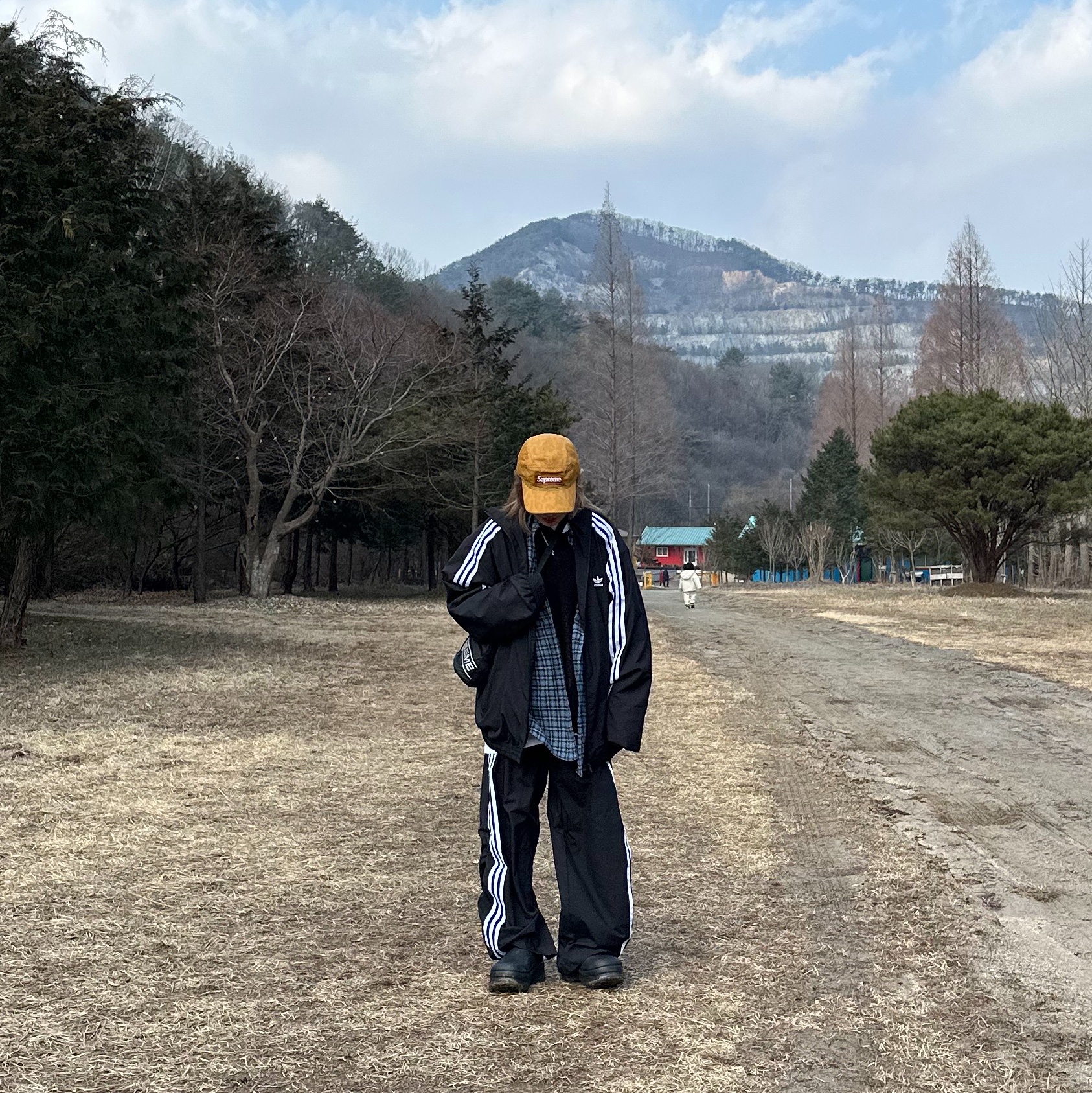 (W) Adidas Adilenium Oversized Track Top Black - KR Sizing, Supreme Overdyed Camo Nylon Camp Cap Orange - 23SS 착용 스타일 - 1