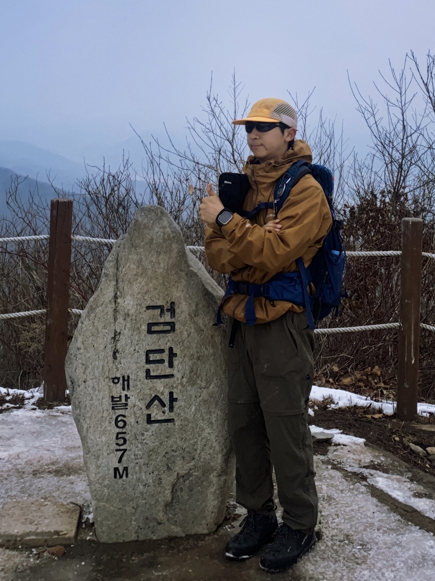 Montbell Crag Hopper Leather Gunmetal, Oakley Eye Jacket Redux Matte Black Frame Prizm Grey Lenses High Bridge Fit 착용 스타일