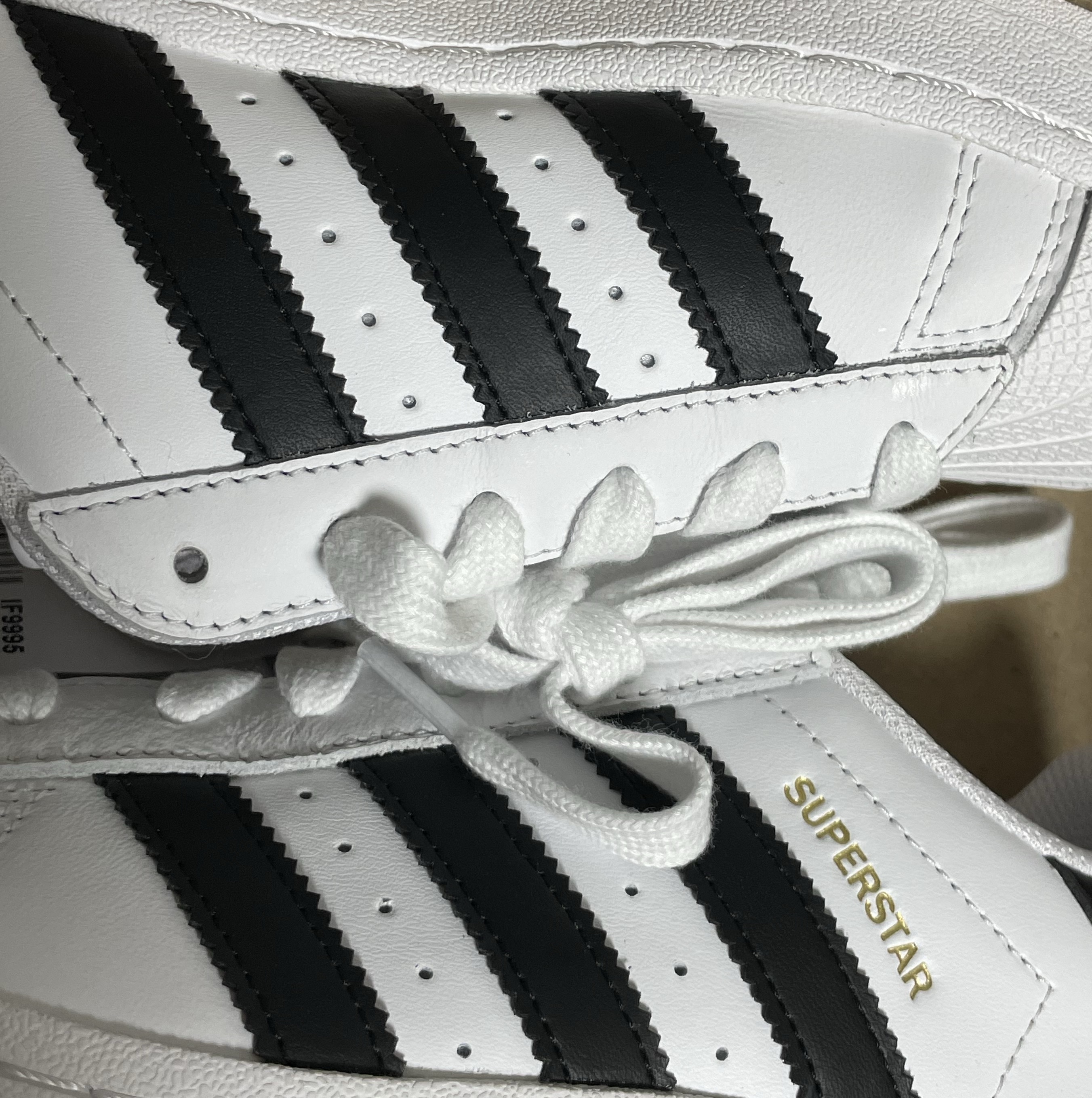 (J) Adidas Superstar XLG White Black 착용 스타일 - 2