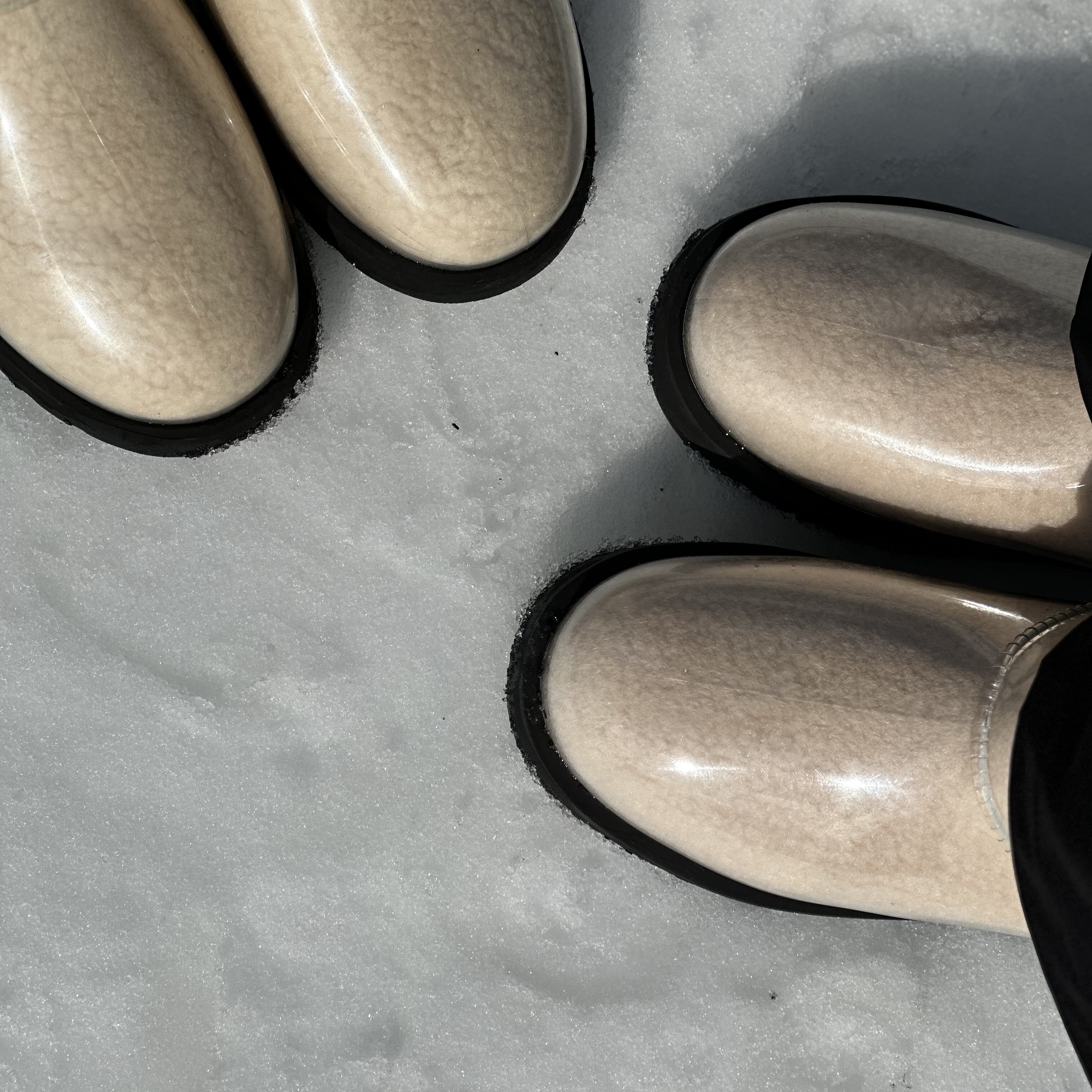 (W) UGG Classic Clear Mini Boots Natural Black 착용 스타일